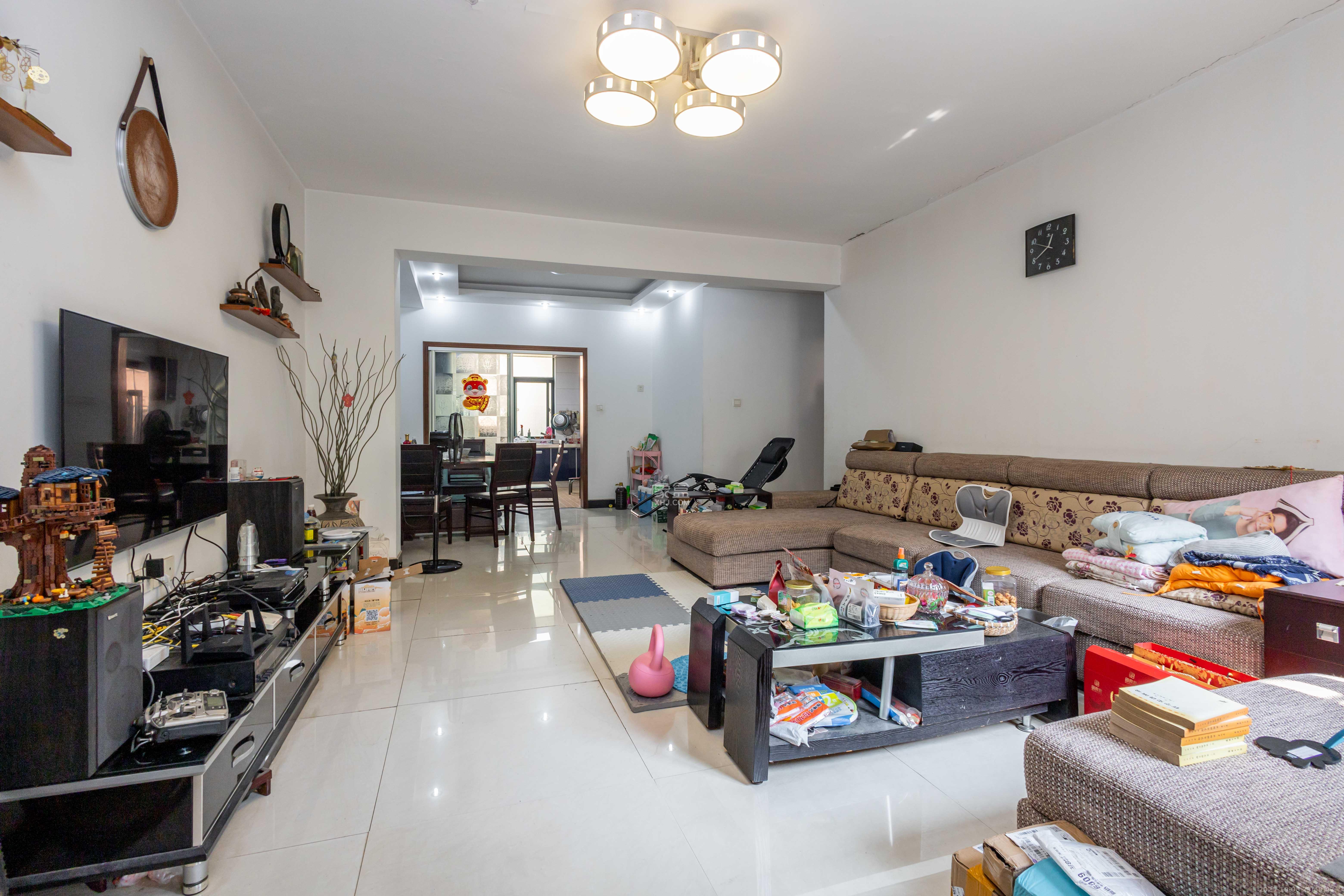 东业早安星城 4室2厅2卫 68.8万 东业早安星城 4室2厅2卫 68.8万客厅