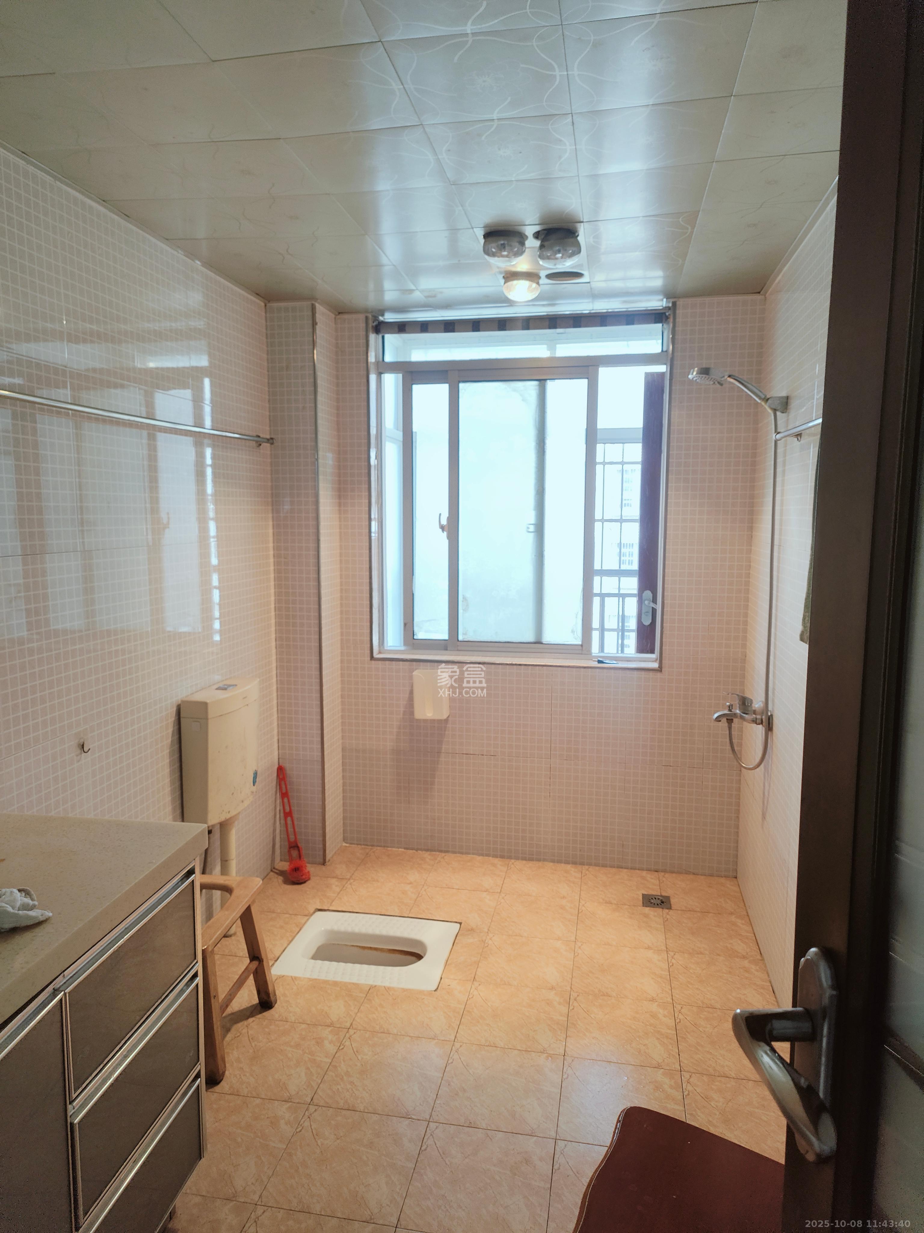 先锋新宇 4室2厅2卫 2500.0元/月 先锋新宇 4室2厅2卫 2500.0元/月室内图