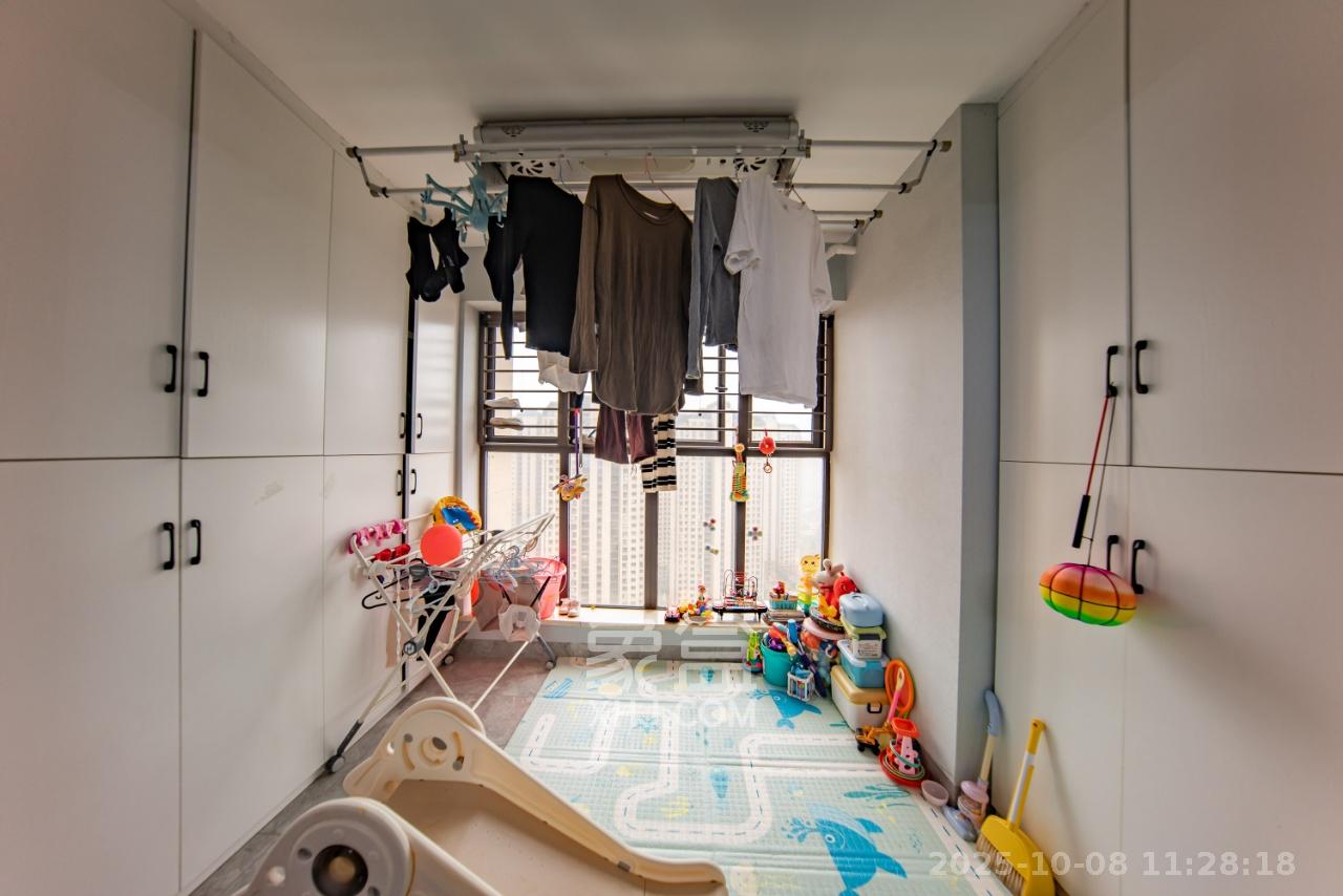 中海国际四期  4室2厅2卫    3000.0元/月室内图