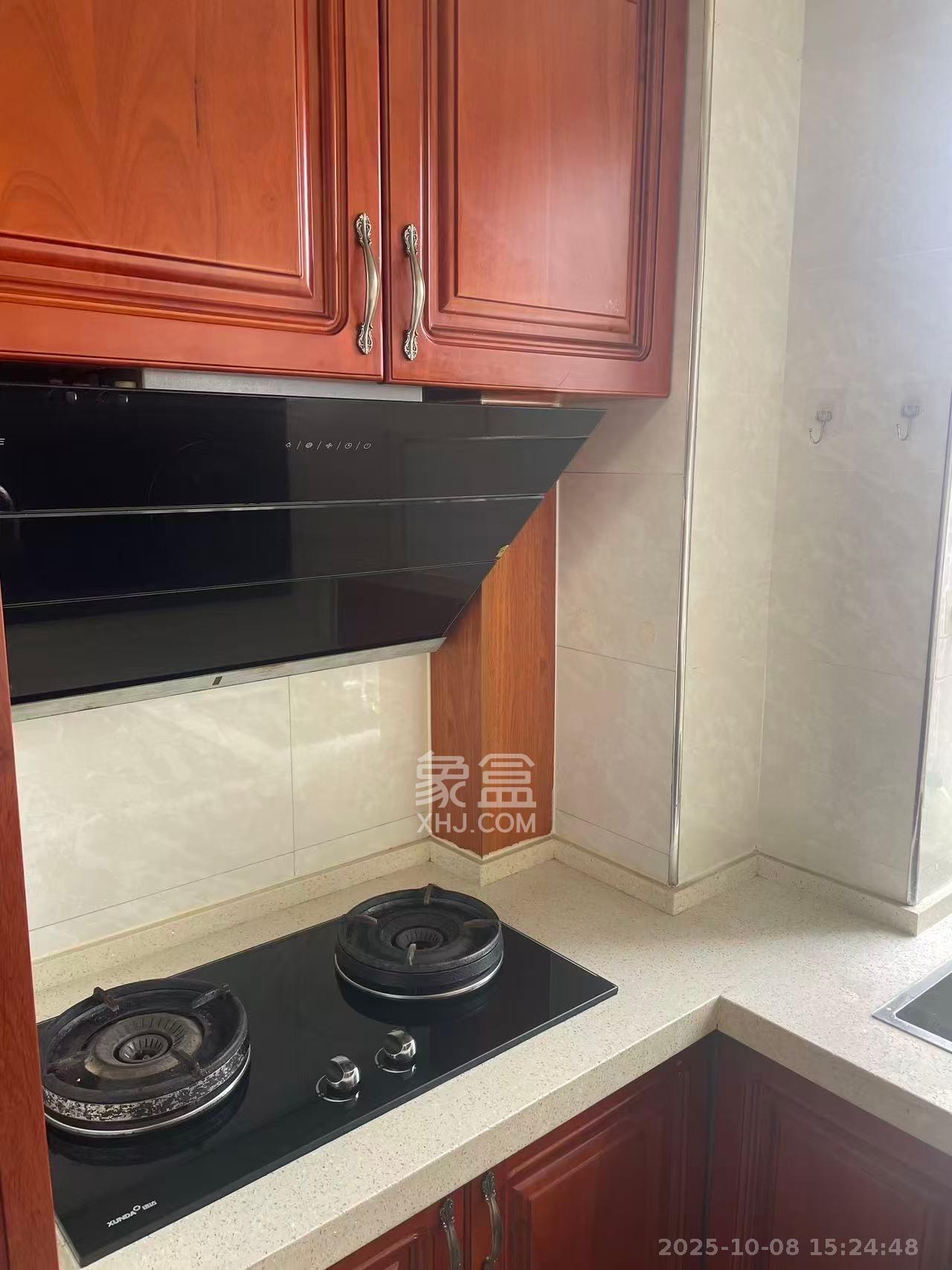 联美品格  1室2厅1卫    2200.0元/月室内图