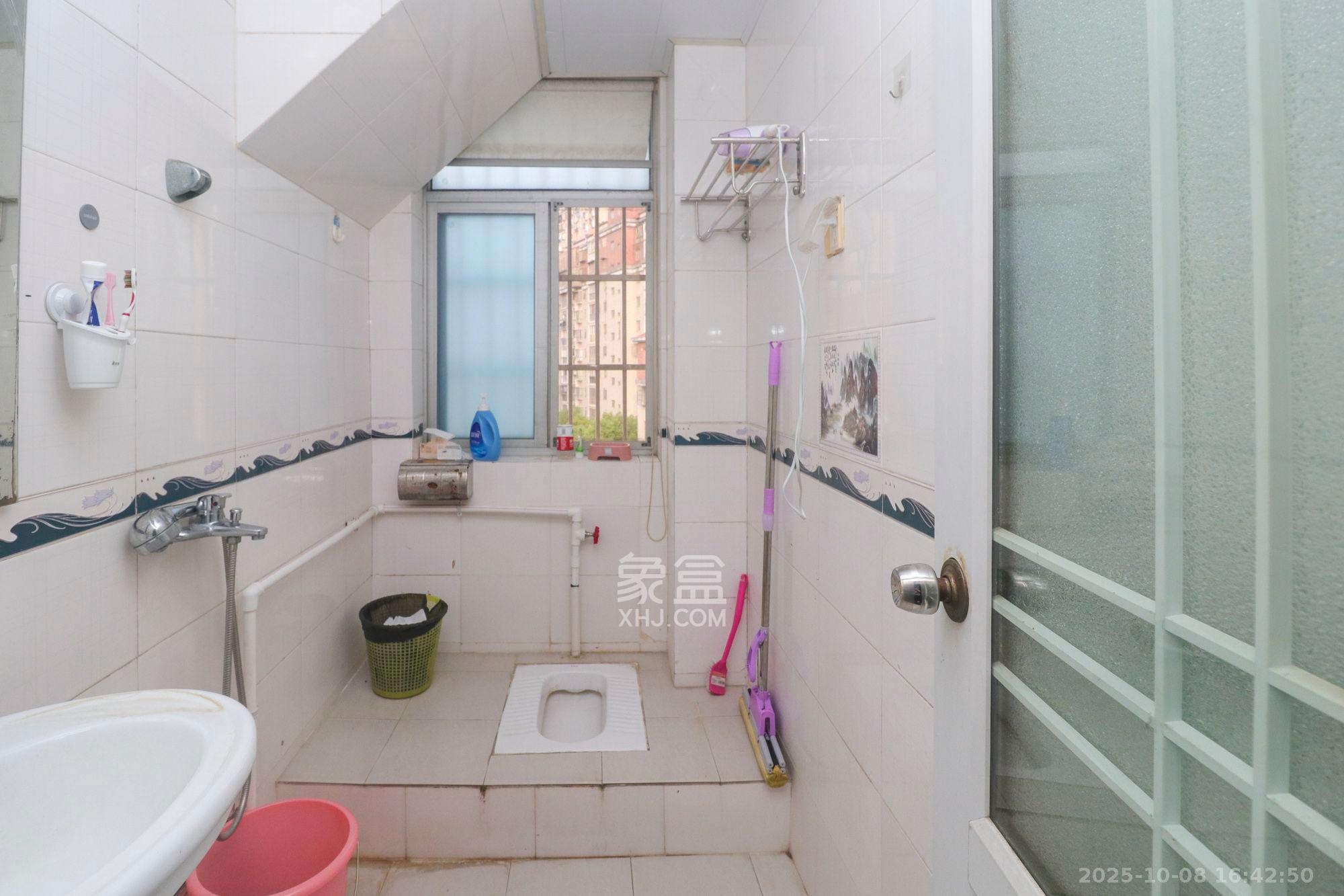 新雅园 6室2厅1卫 3400.0元/月 新雅园 6室2厅1卫 3400.0元/月室内图