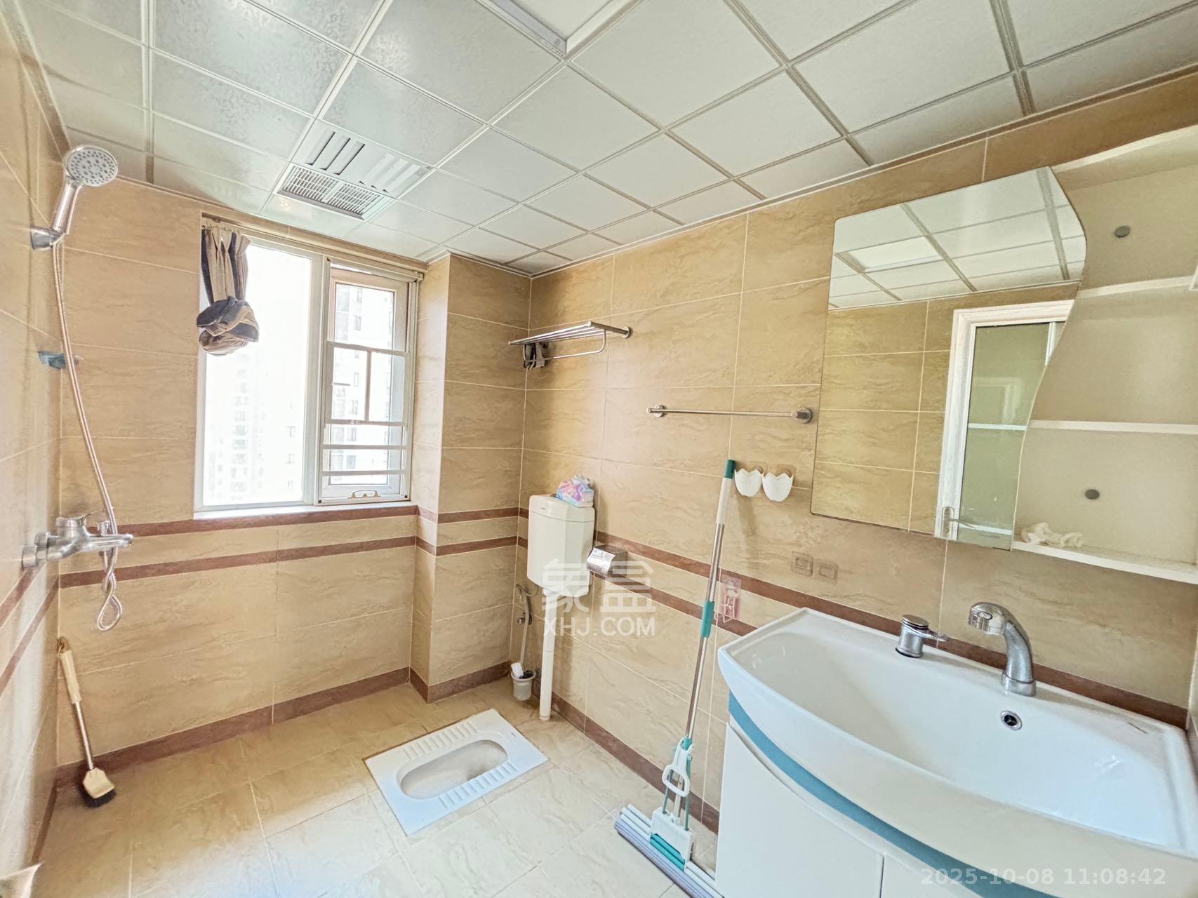 丽发新城 3室2厅2卫 2500.0元/月 丽发新城 3室2厅2卫 2500.0元/月室内图