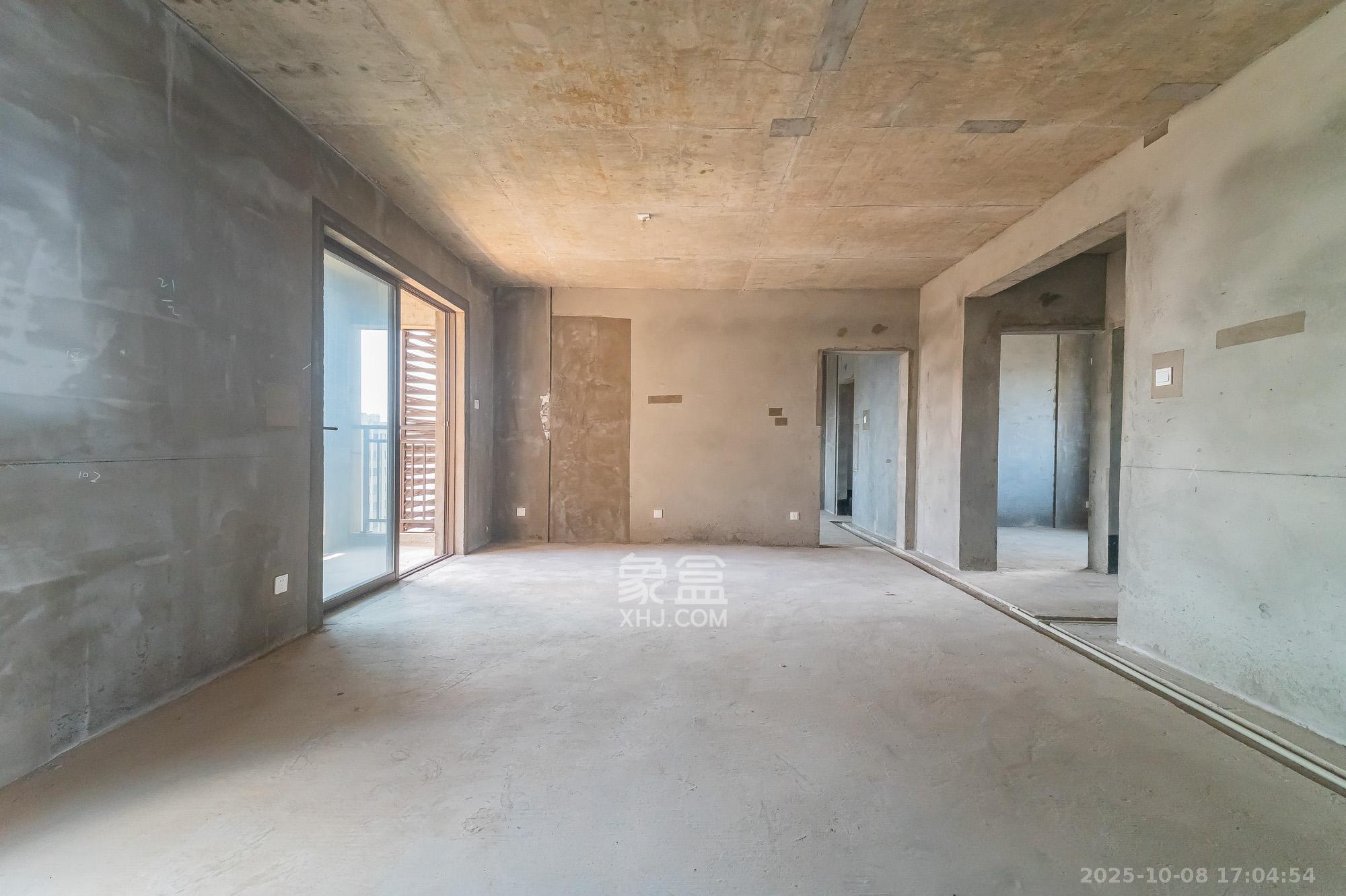 华润置地广场二期  4室2厅2卫    85.0万