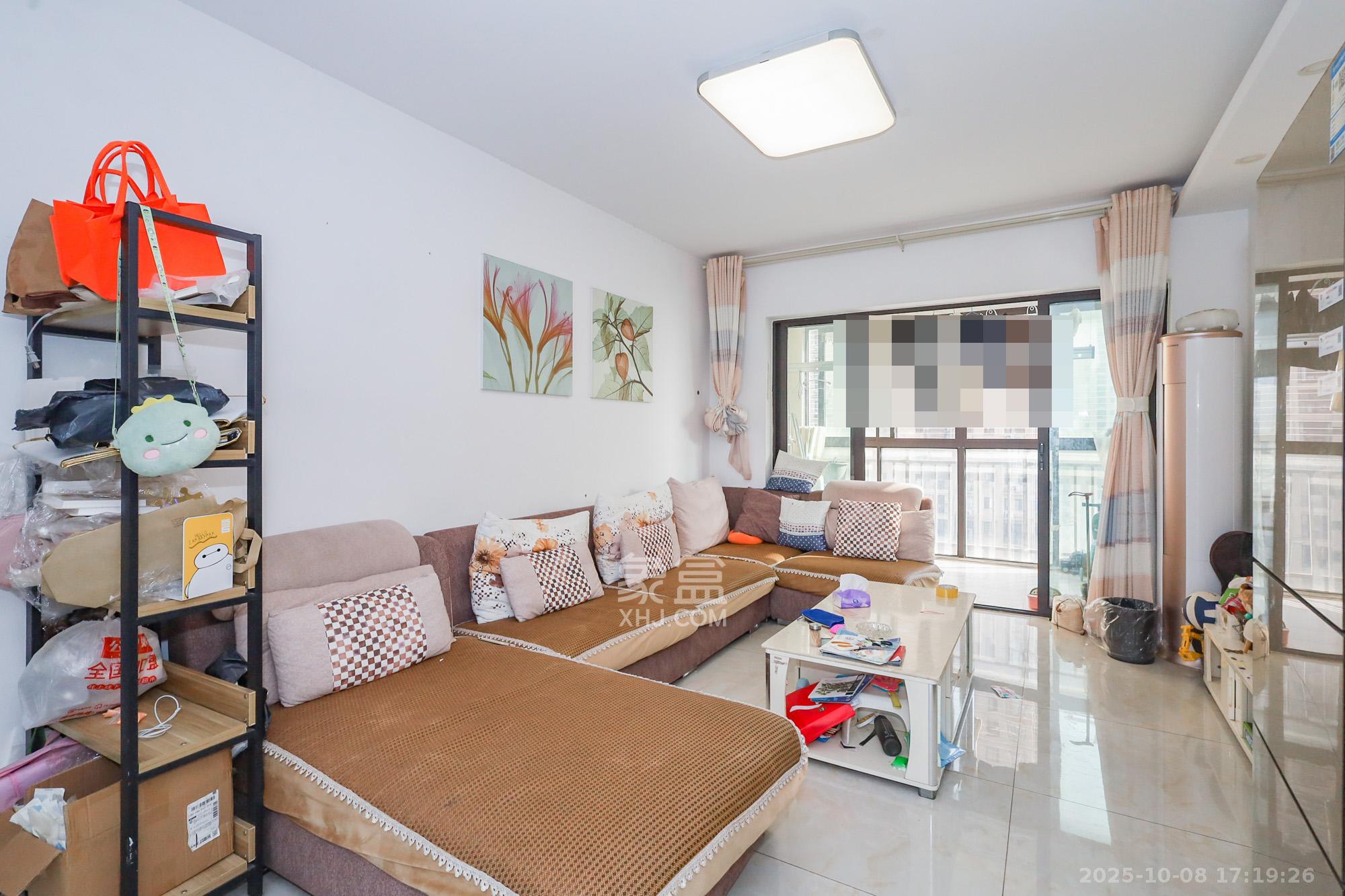 钰龙天下二期(钰龙佳园) 3室2厅2卫 248.0万 钰龙天下二期(钰龙佳园) 3室2厅2卫 248.0万客厅