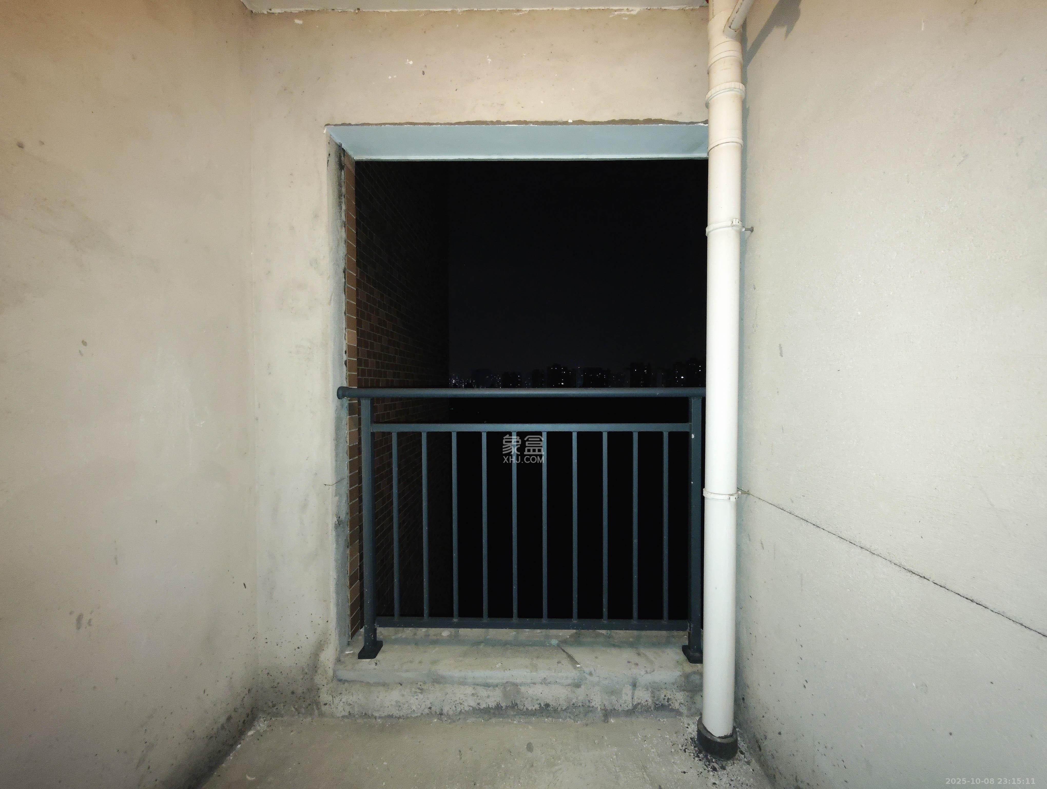 桃阳苑（省人大单位房）  3室2厅2卫    112.5万阳台