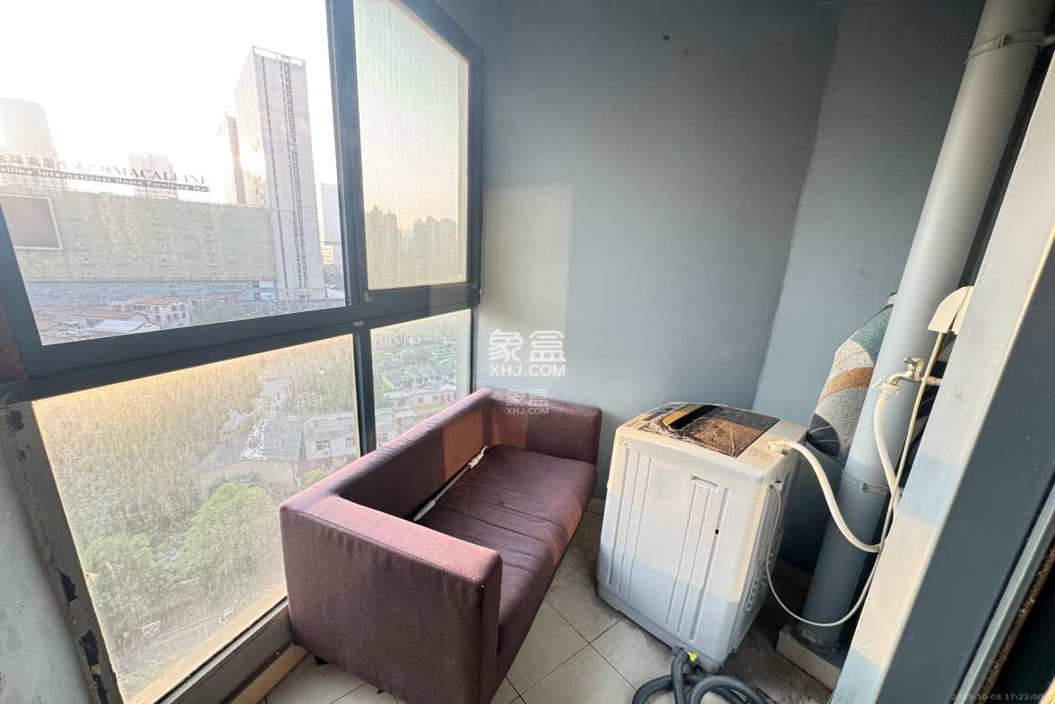 绿地中央广场 1室1厅1卫 1400.0元/月 绿地中央广场 1室1厅1卫 1400.0元/月室内图