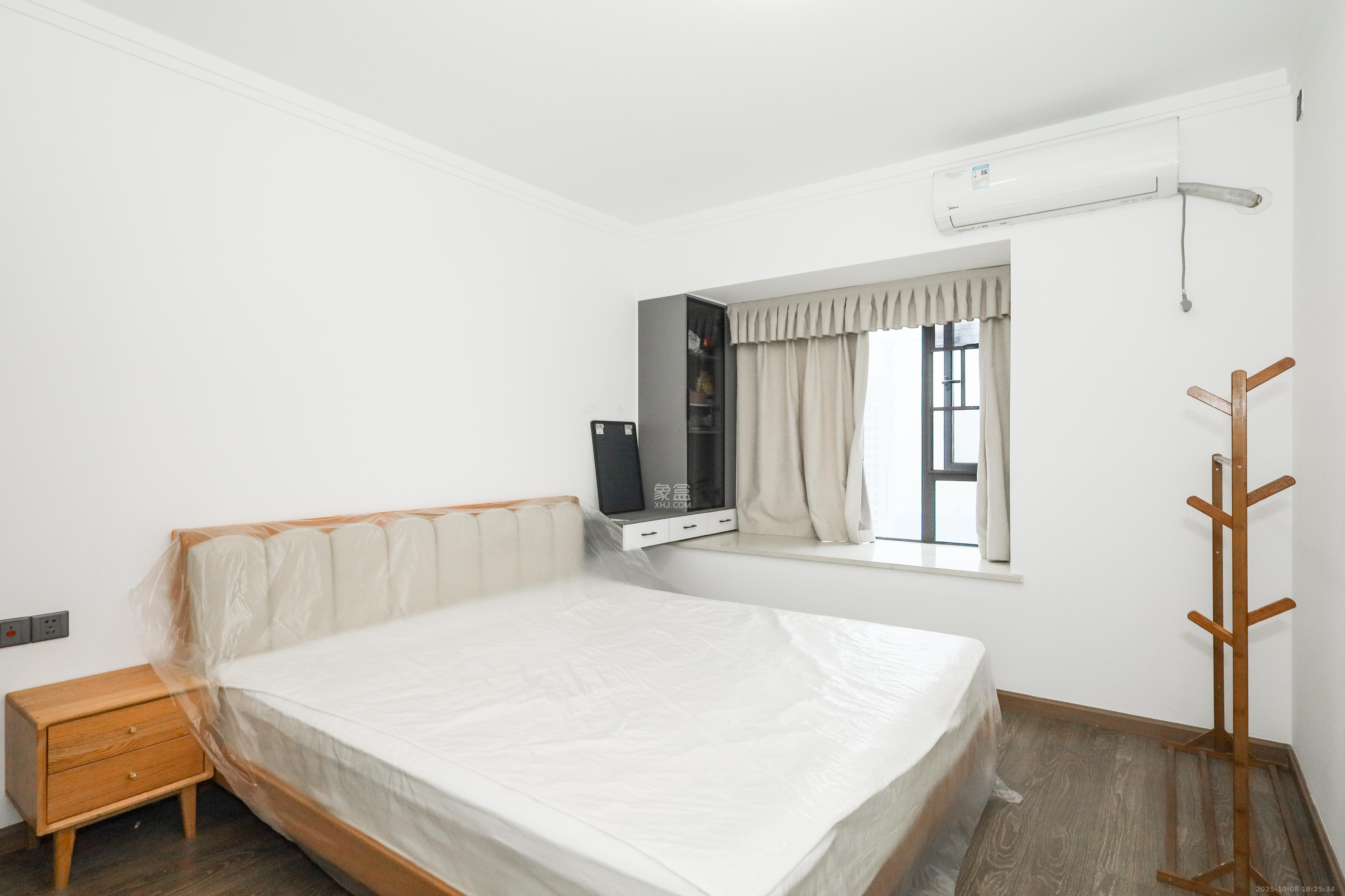 招商华发依云曦城 4室2厅2卫 150.0万 招商华发依云曦城 4室2厅2卫 150.0万卧室