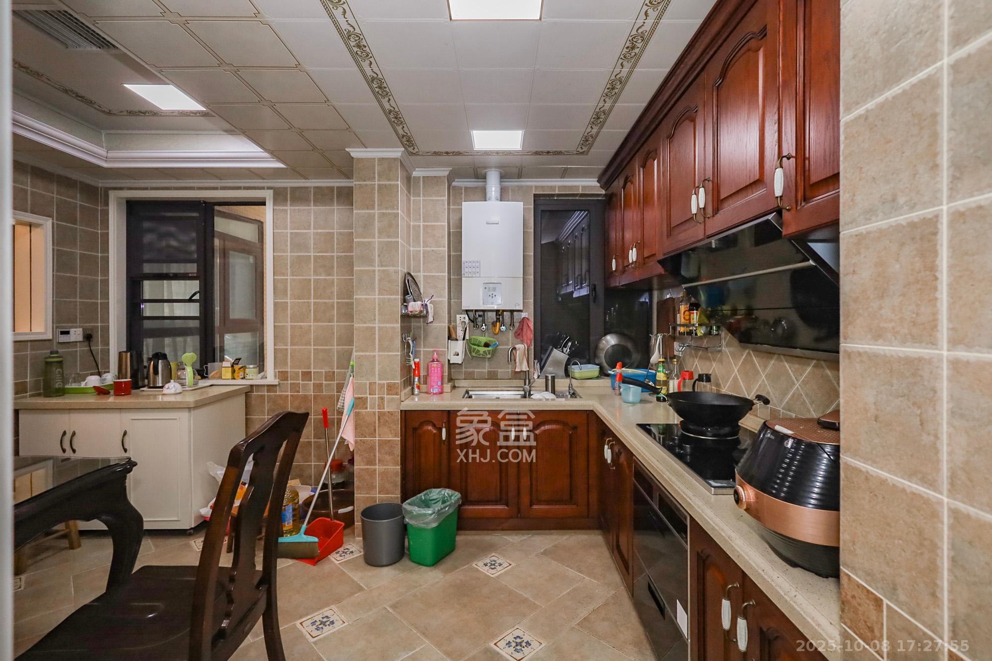 钰龙天下二期(钰龙佳园) 5室2厅2卫 292.0万 钰龙天下二期(钰龙佳园) 5室2厅2卫 292.0万厨房