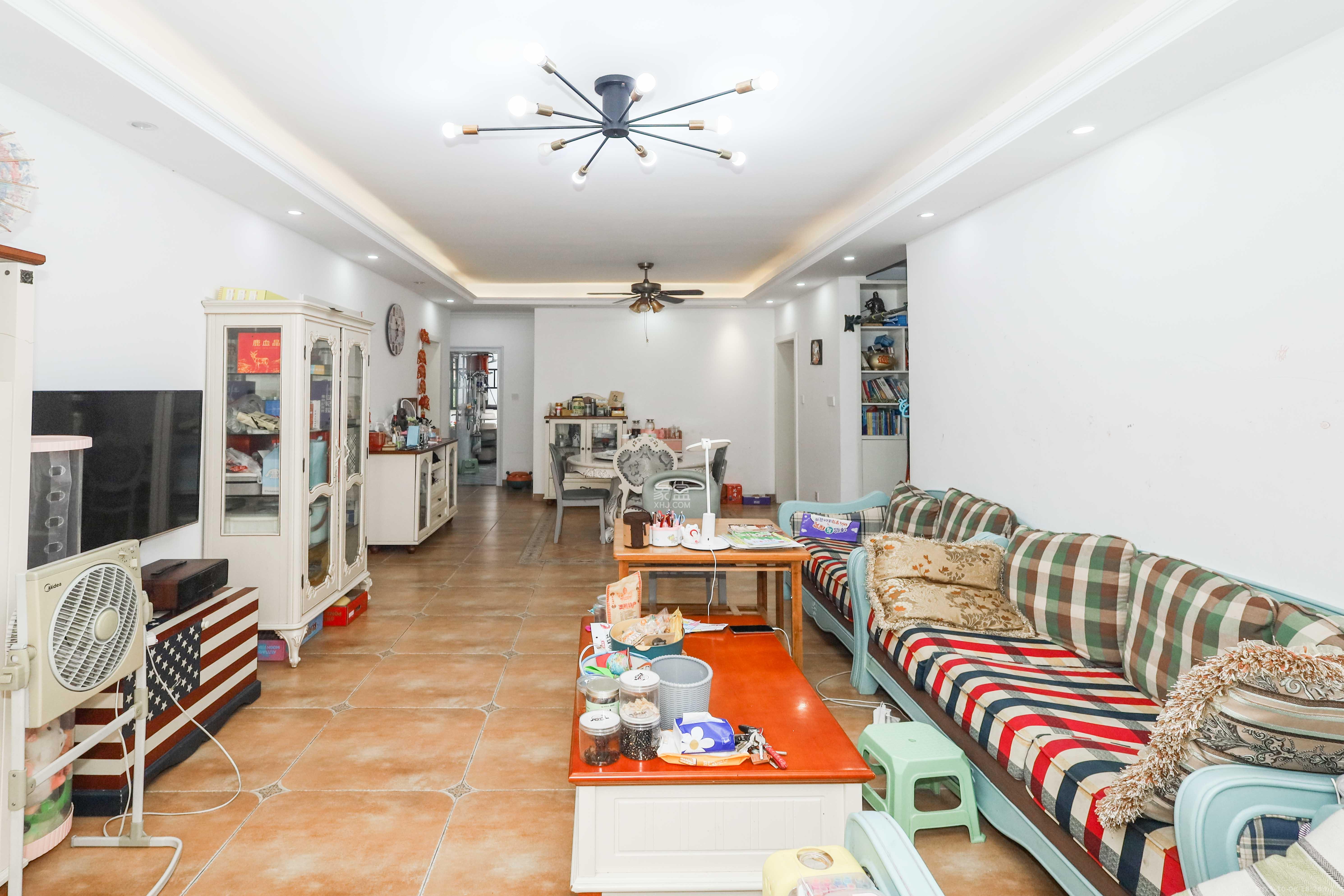 保利麓谷林语D区  4室2厅2卫    128.0万客厅