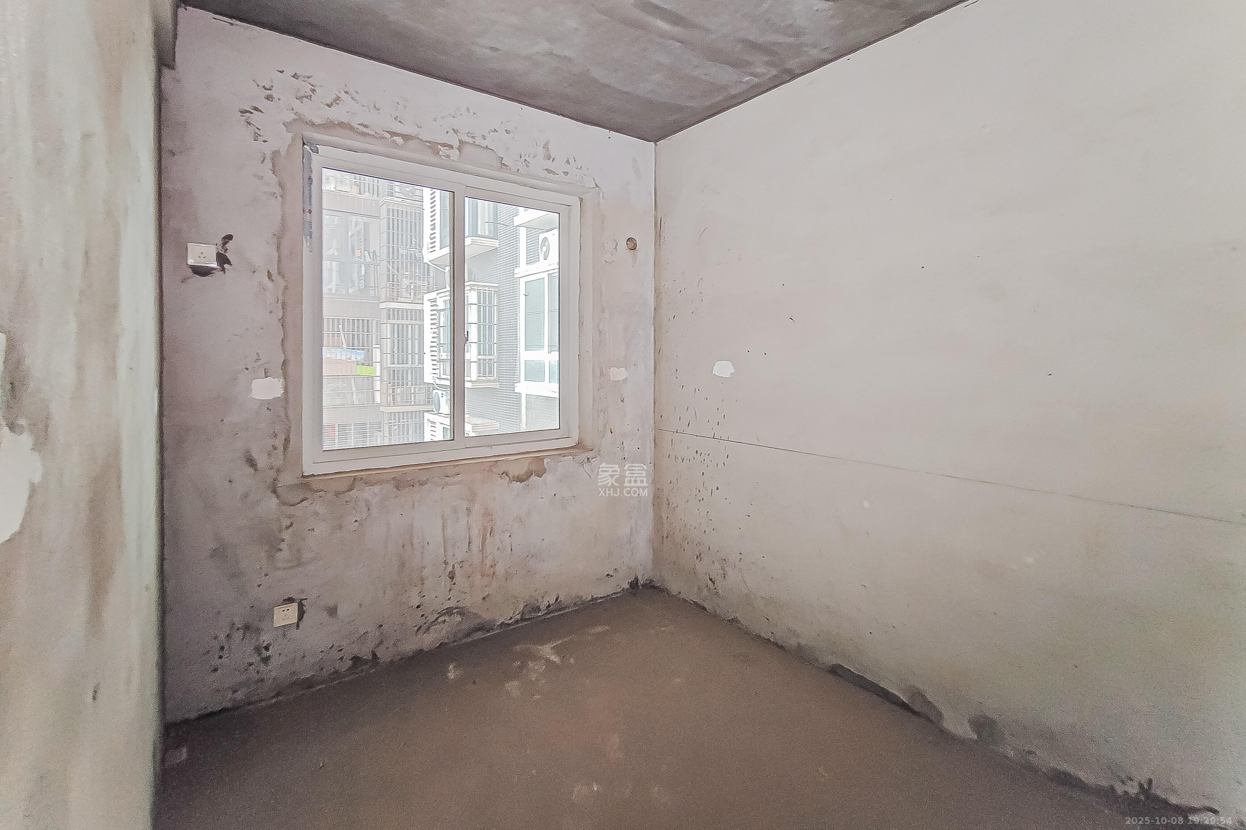 菁华源  3室2厅2卫    79.8万卧室