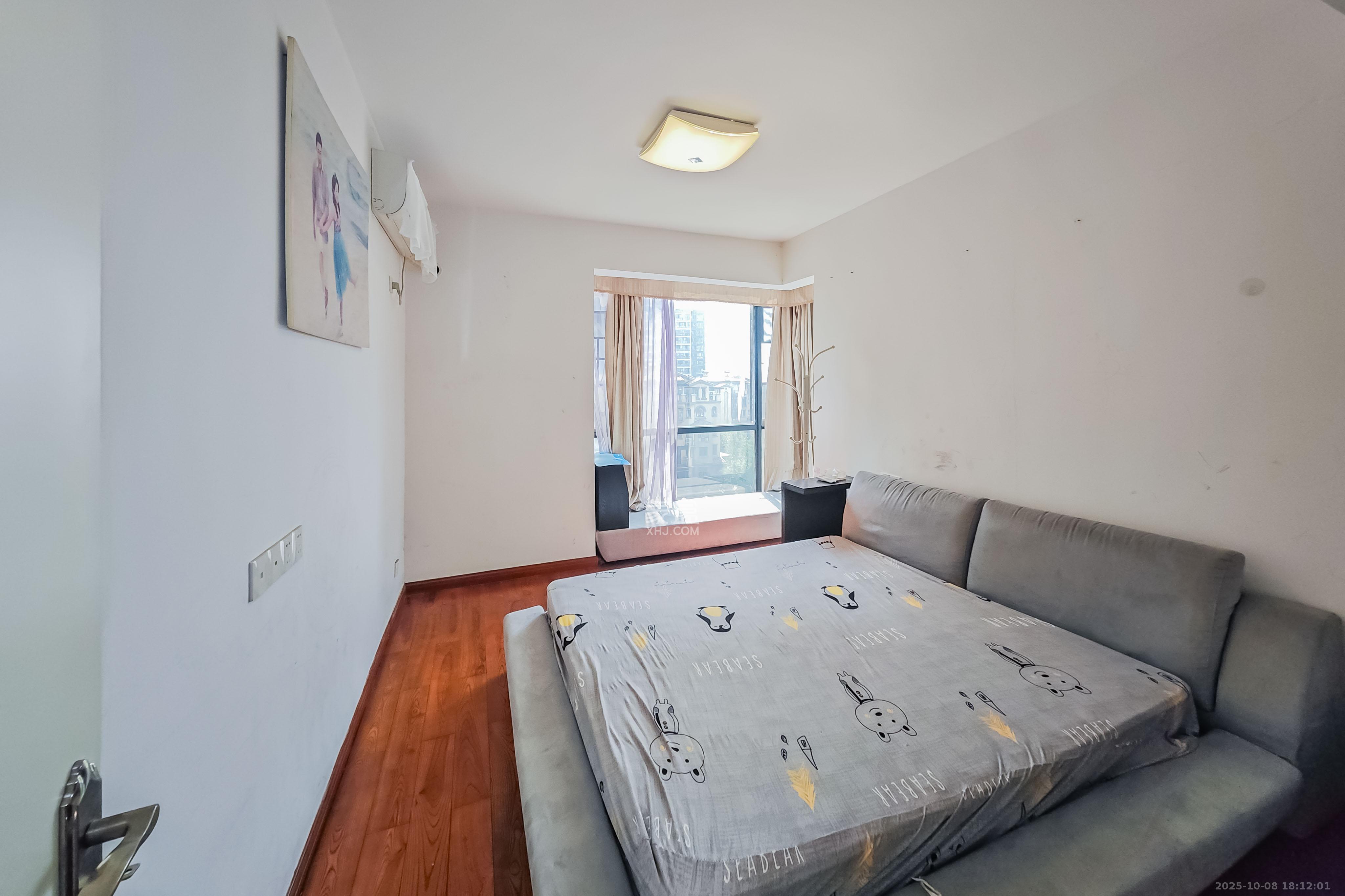 融科东南海  3室2厅1卫    90.0万 融科东南海  3室2厅1卫    90.0万卧室