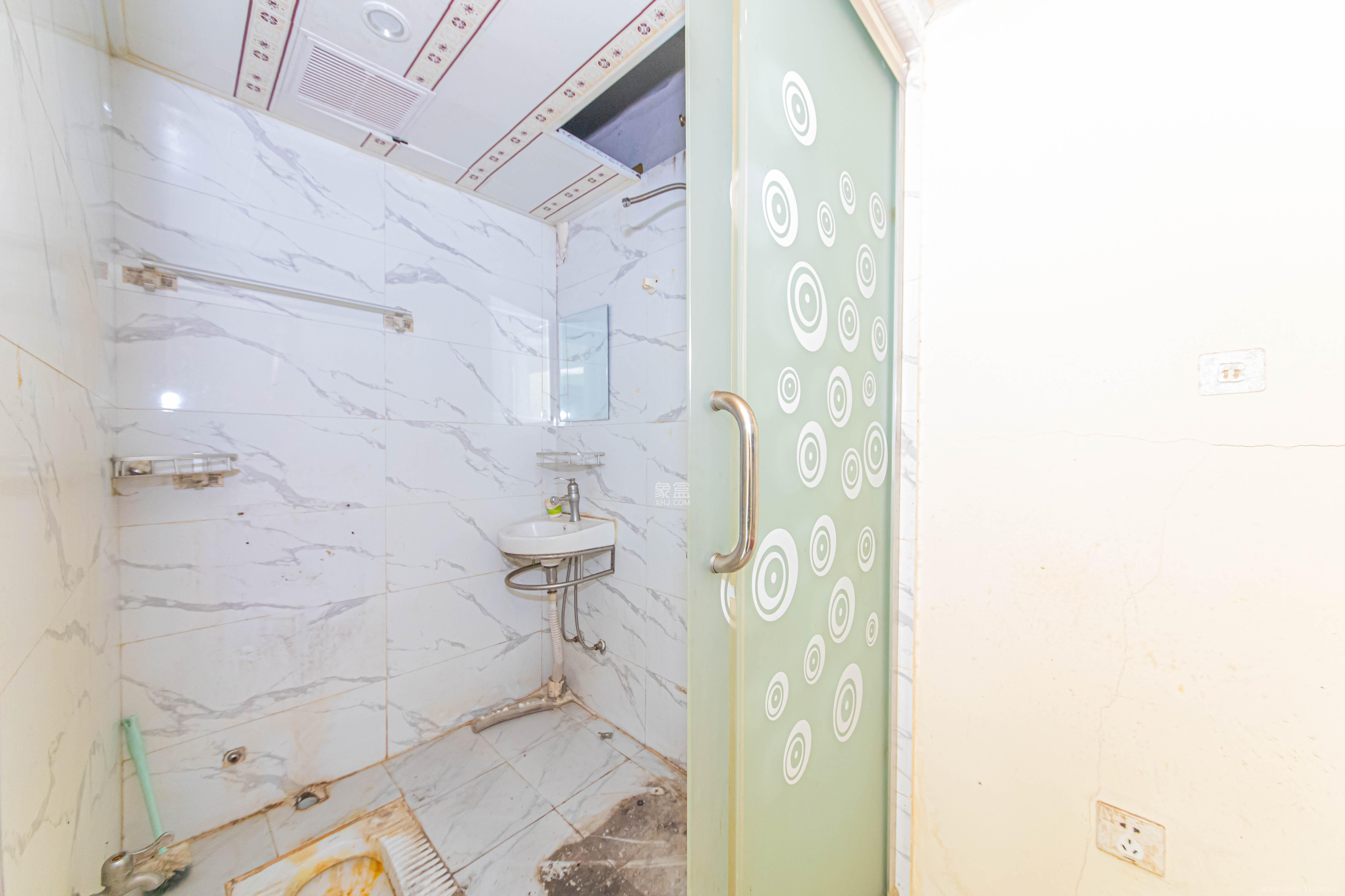 鑫远悦城(鑫远悦时代)  4室2厅2卫    139.0万 鑫远悦城(鑫远悦时代)  4室2厅2卫    139.0万卫生间