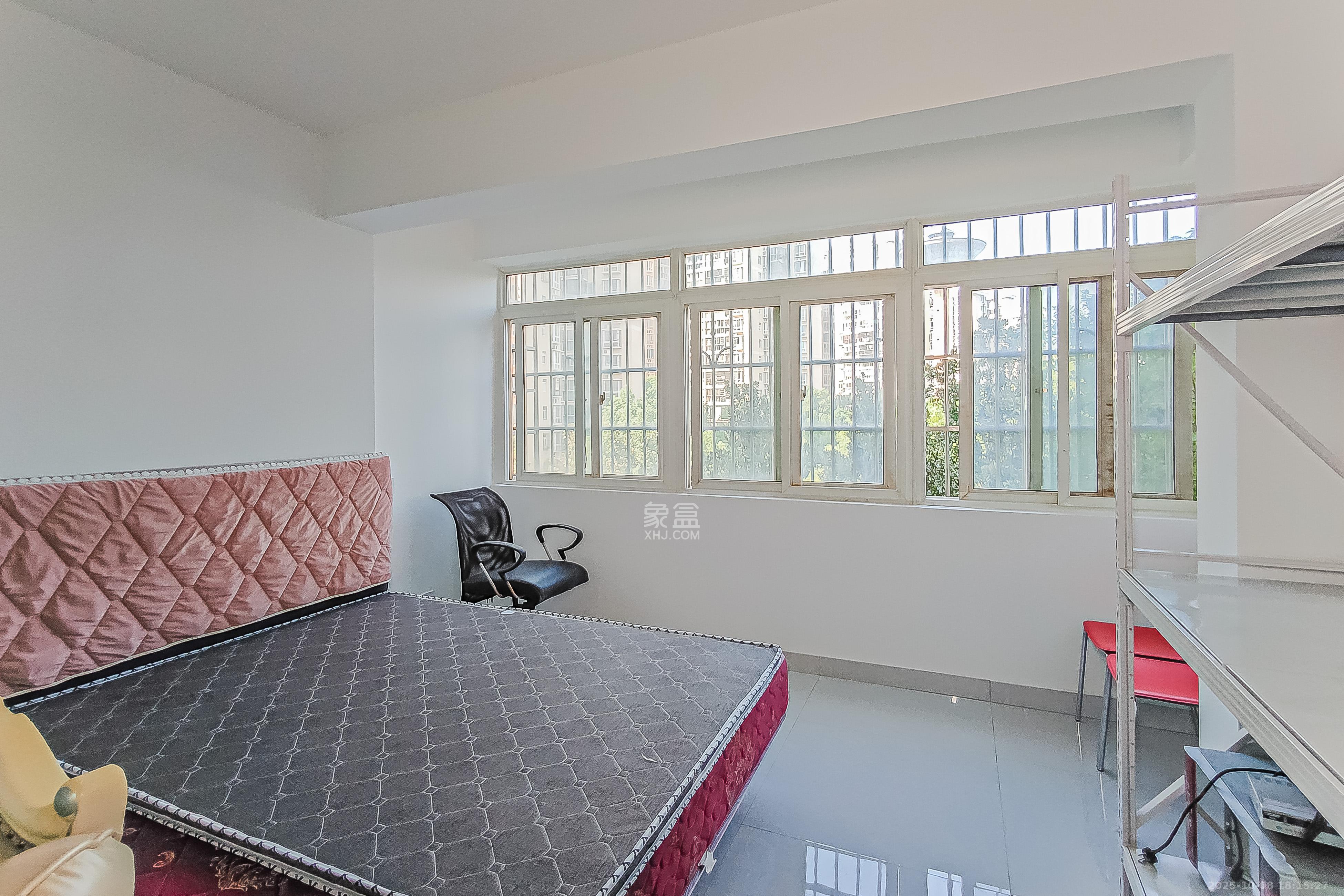 金碧文华  1室1厅1卫   30.50万卧室