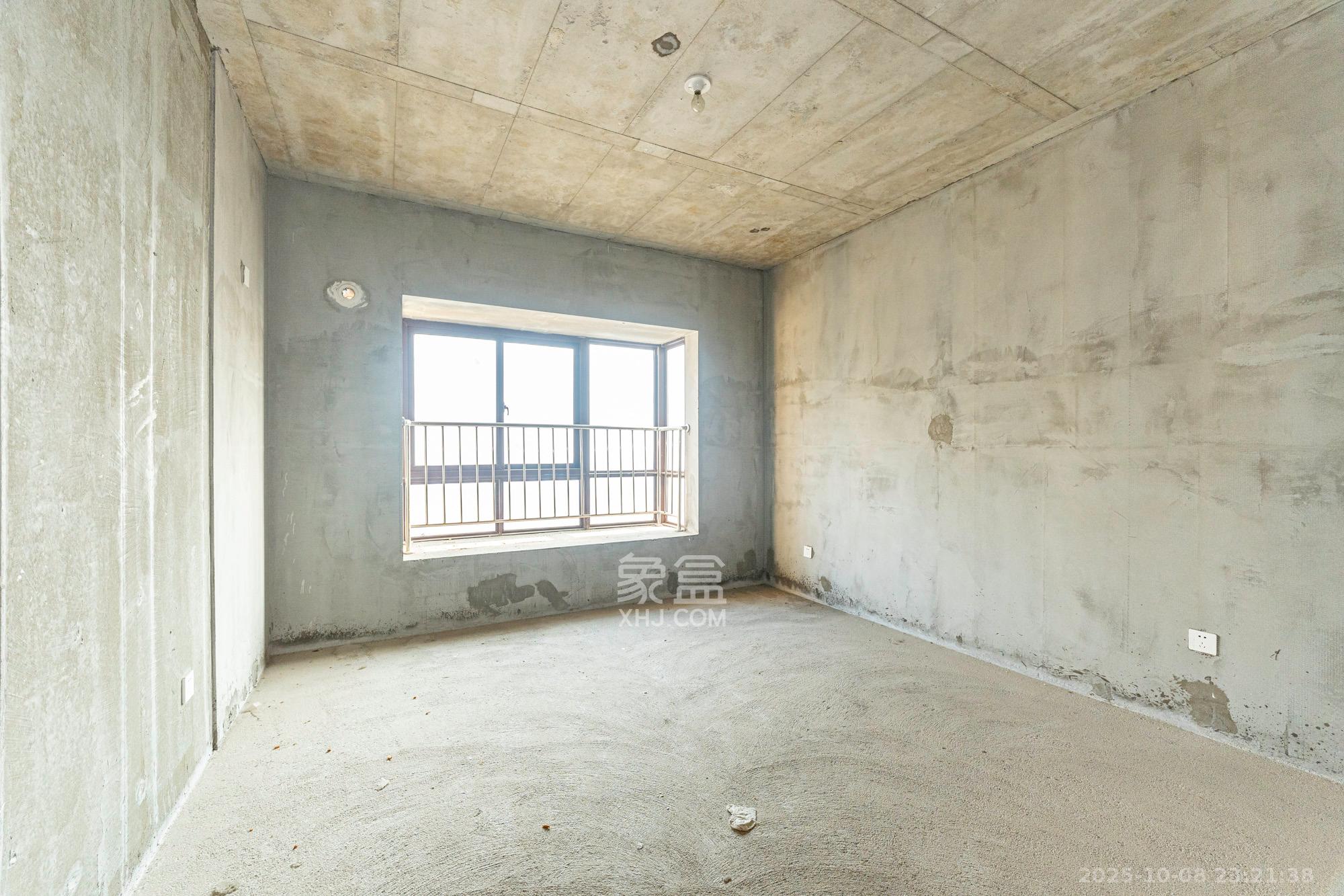 东方美地  4室2厅2卫    88.0万卧室