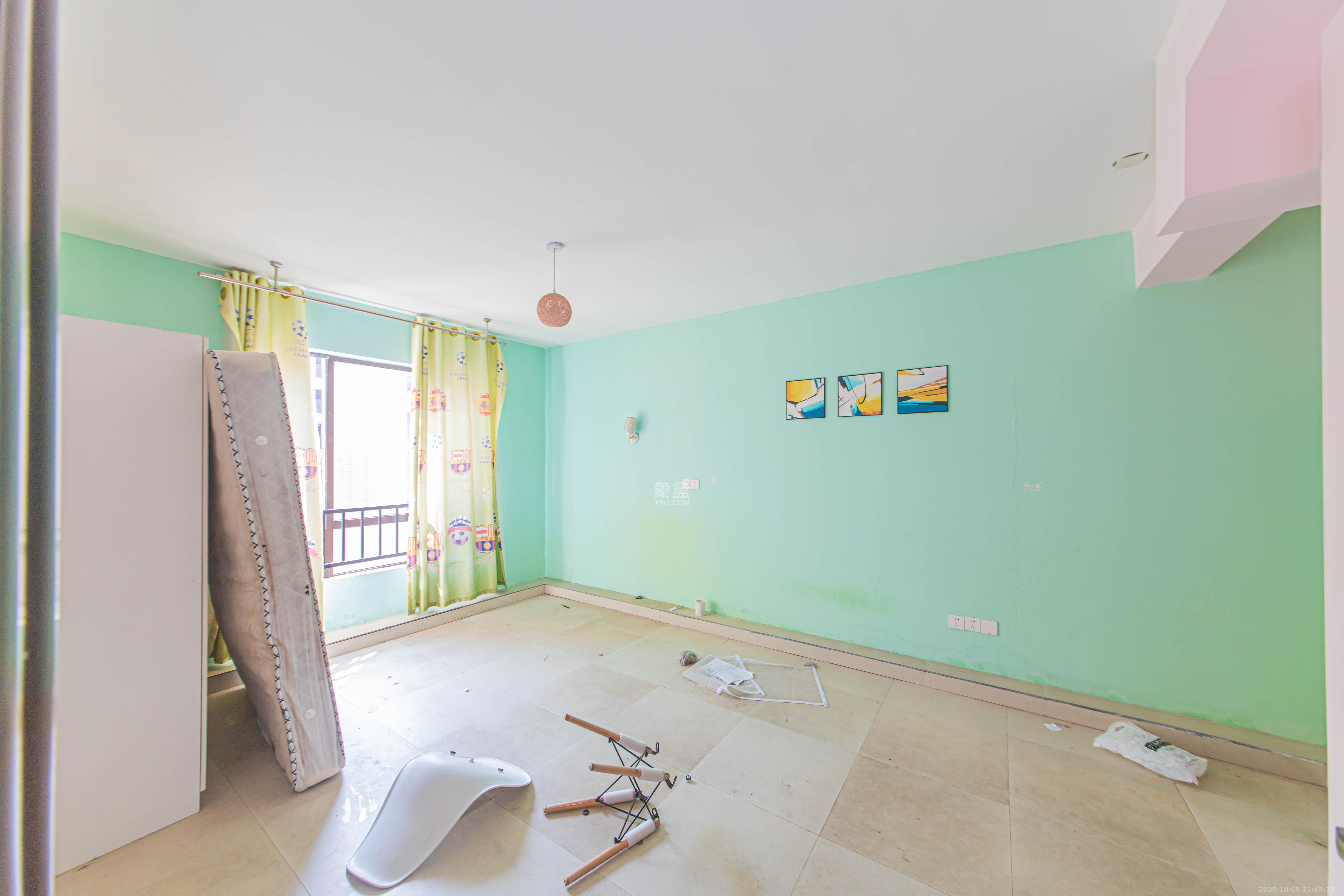 鑫远悦城（鑫远悦时代）  4室2厅2卫    139.0万客厅