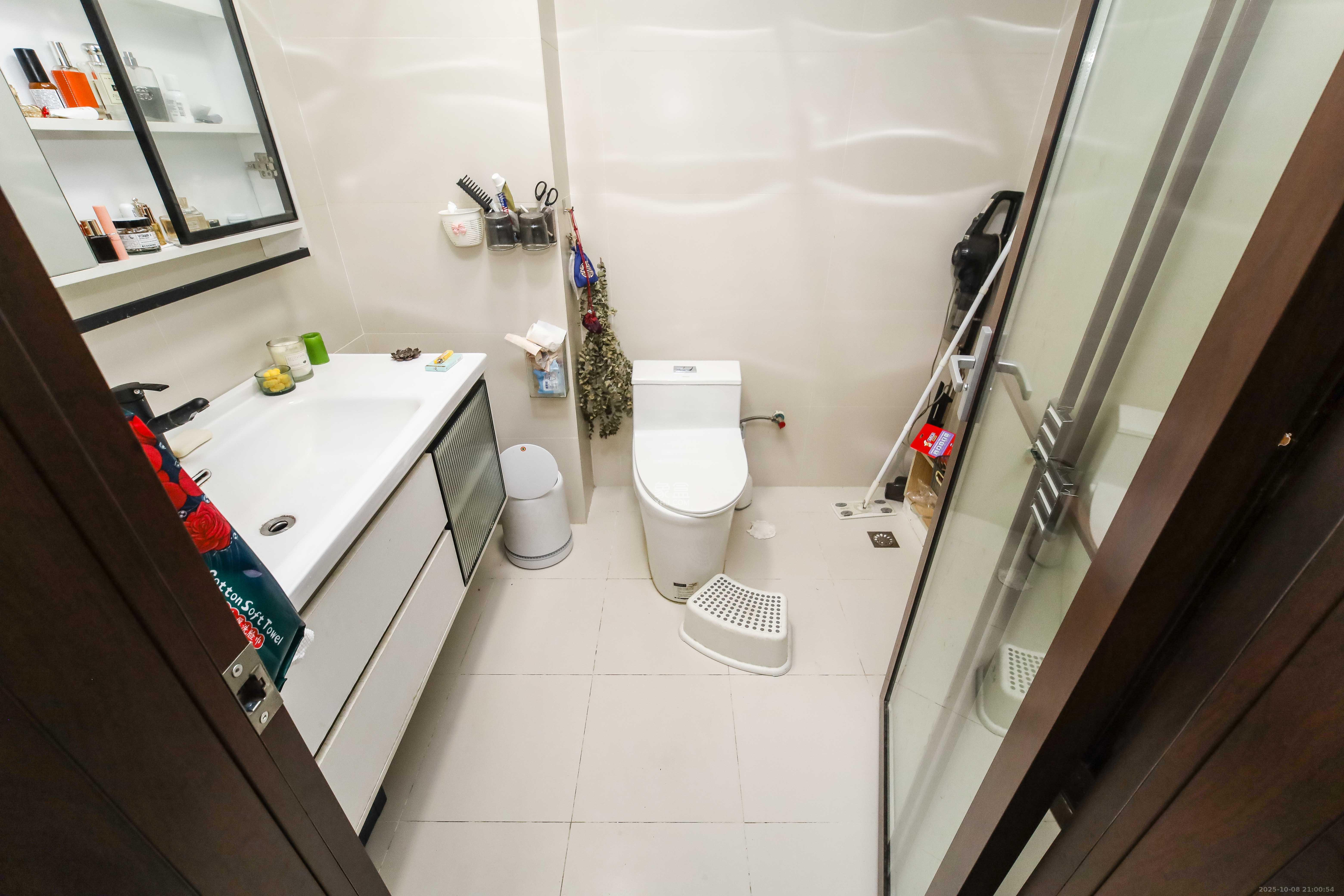 安泰新村  4室2厅2卫    95.0万卫生间