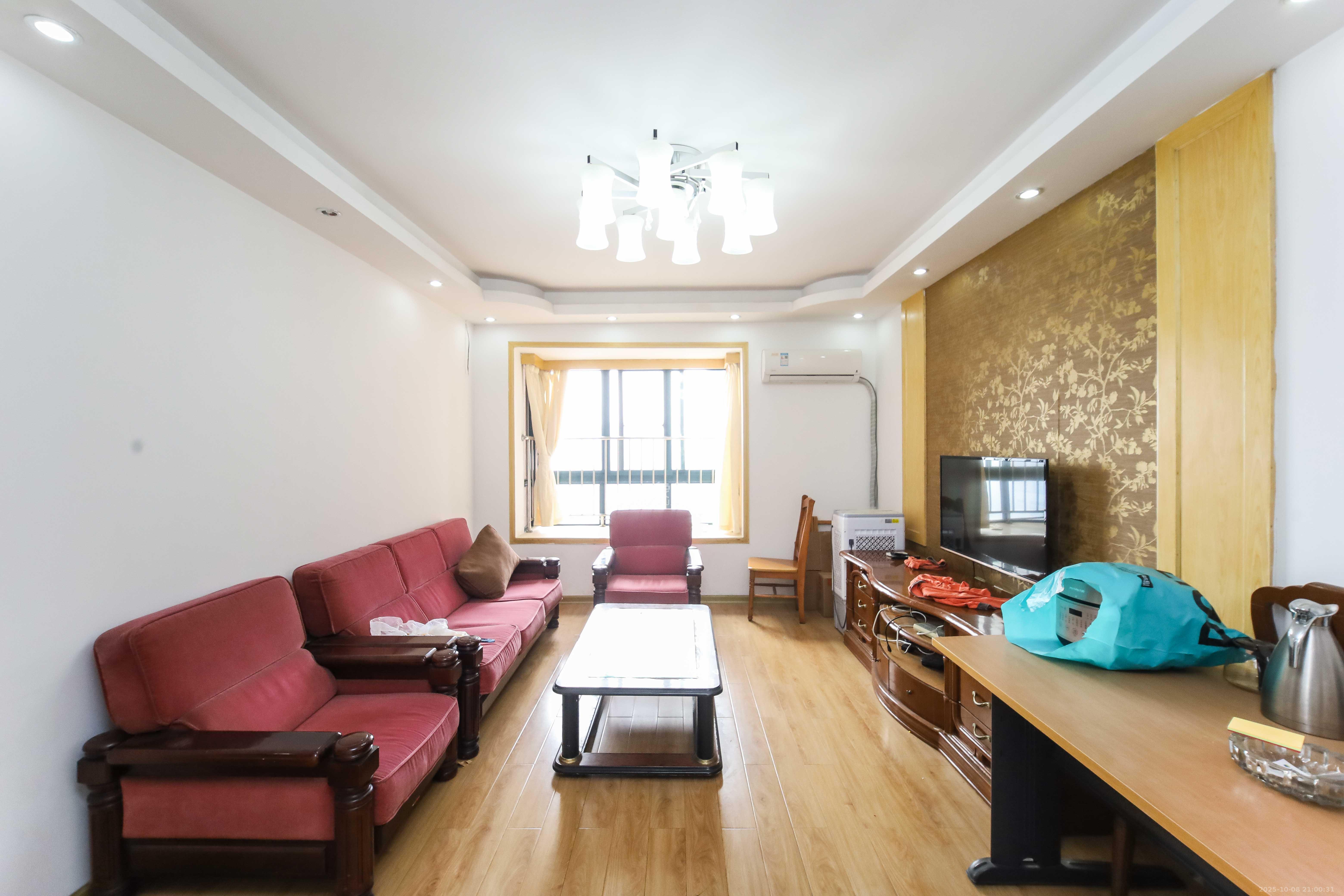 东玺门  3室1厅1卫    76.8万 东玺门  3室1厅1卫    76.8万客厅