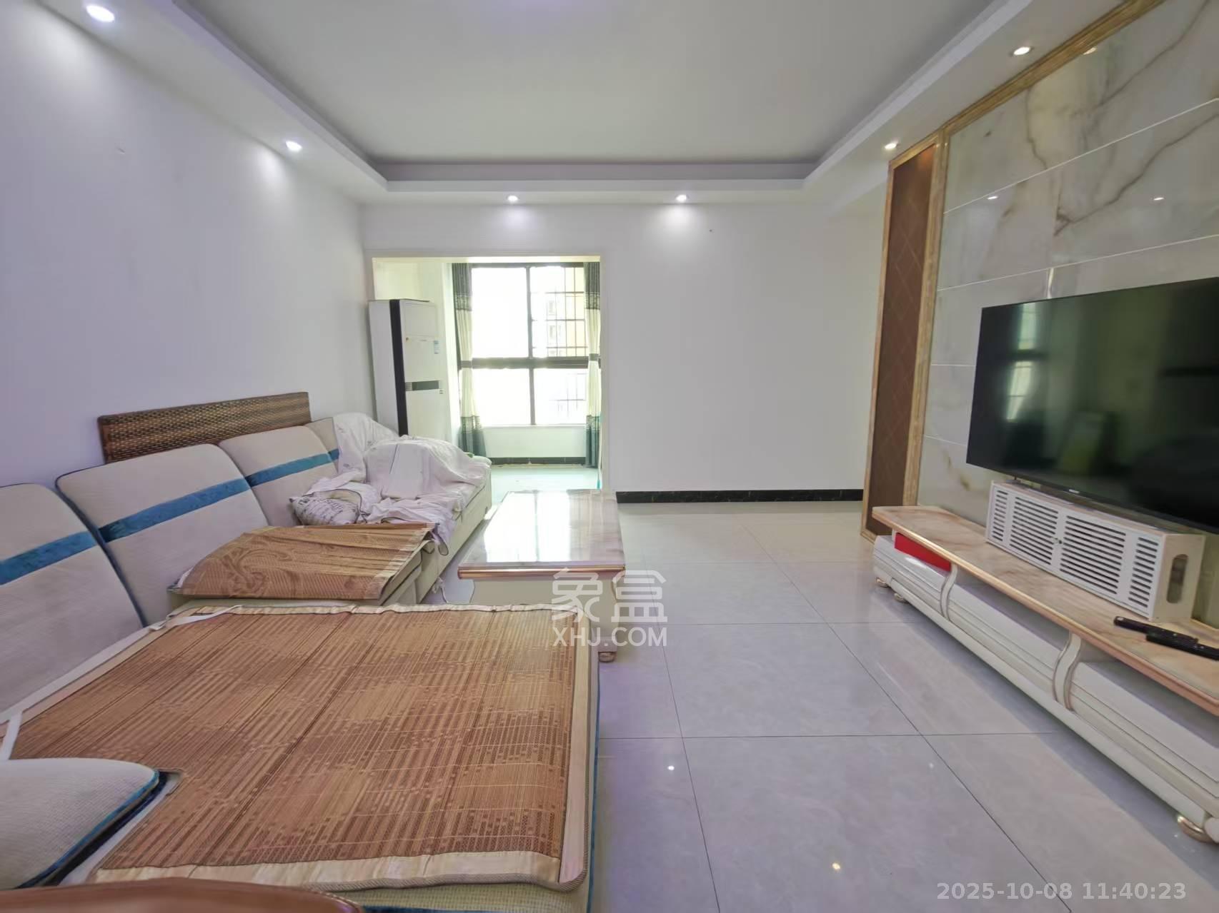 绿地中央广场  3室2厅1卫    2800.0元/月