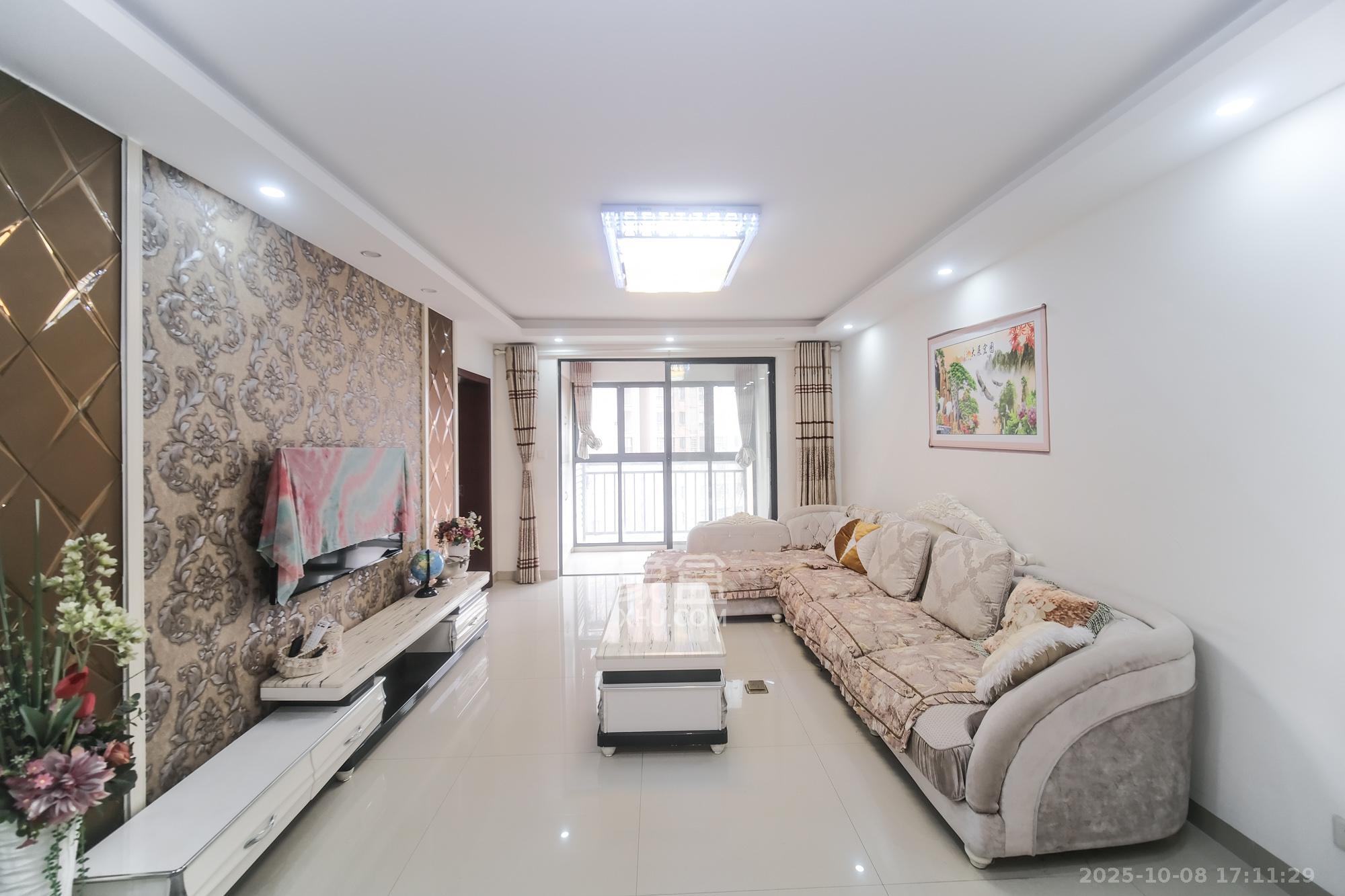 三一街区  2室2厅1卫    52.8万 三一街区  2室2厅1卫    52.8万客厅