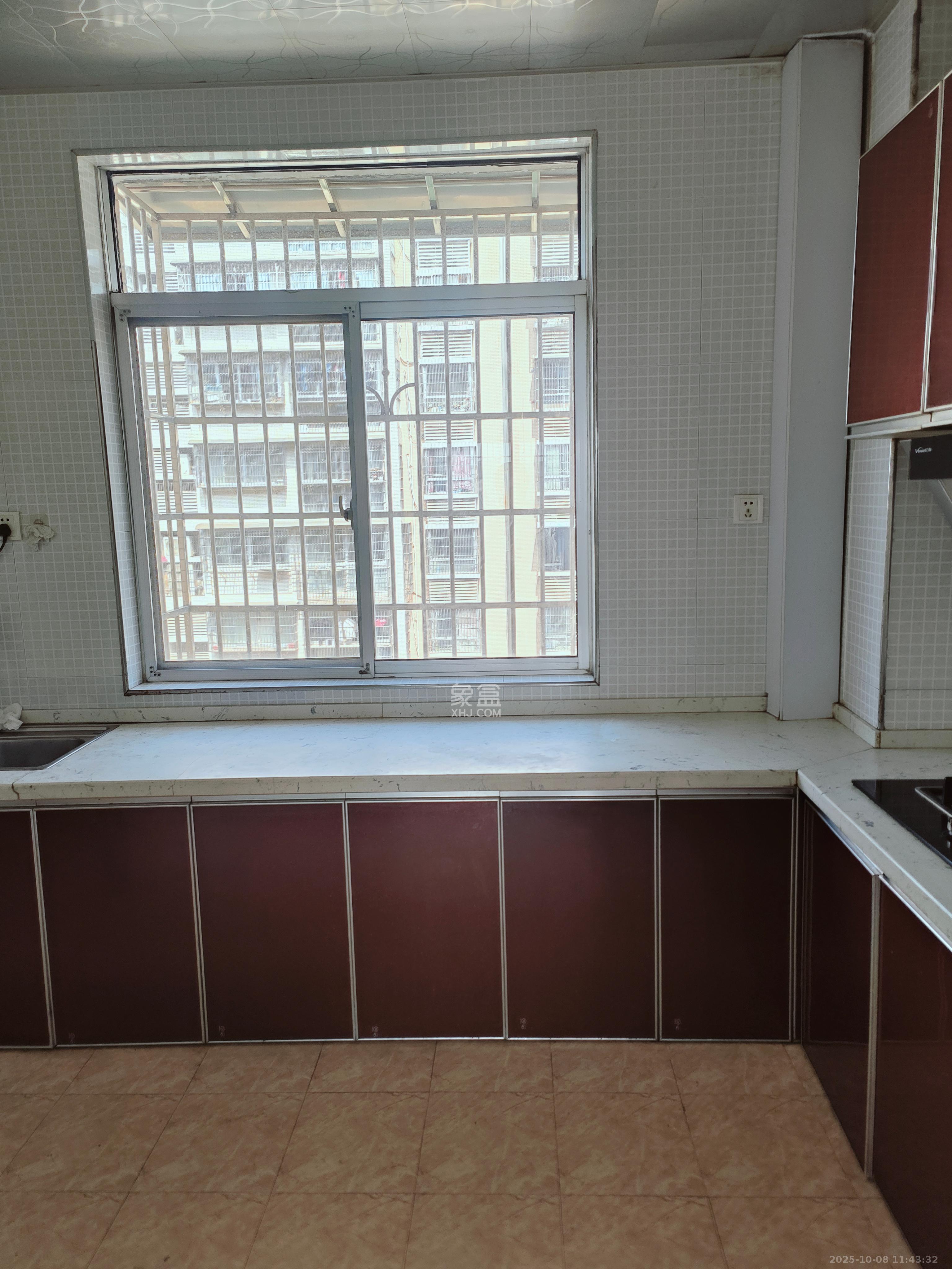 先锋新宇 4室2厅2卫 2500.0元/月 先锋新宇 4室2厅2卫 2500.0元/月室内图