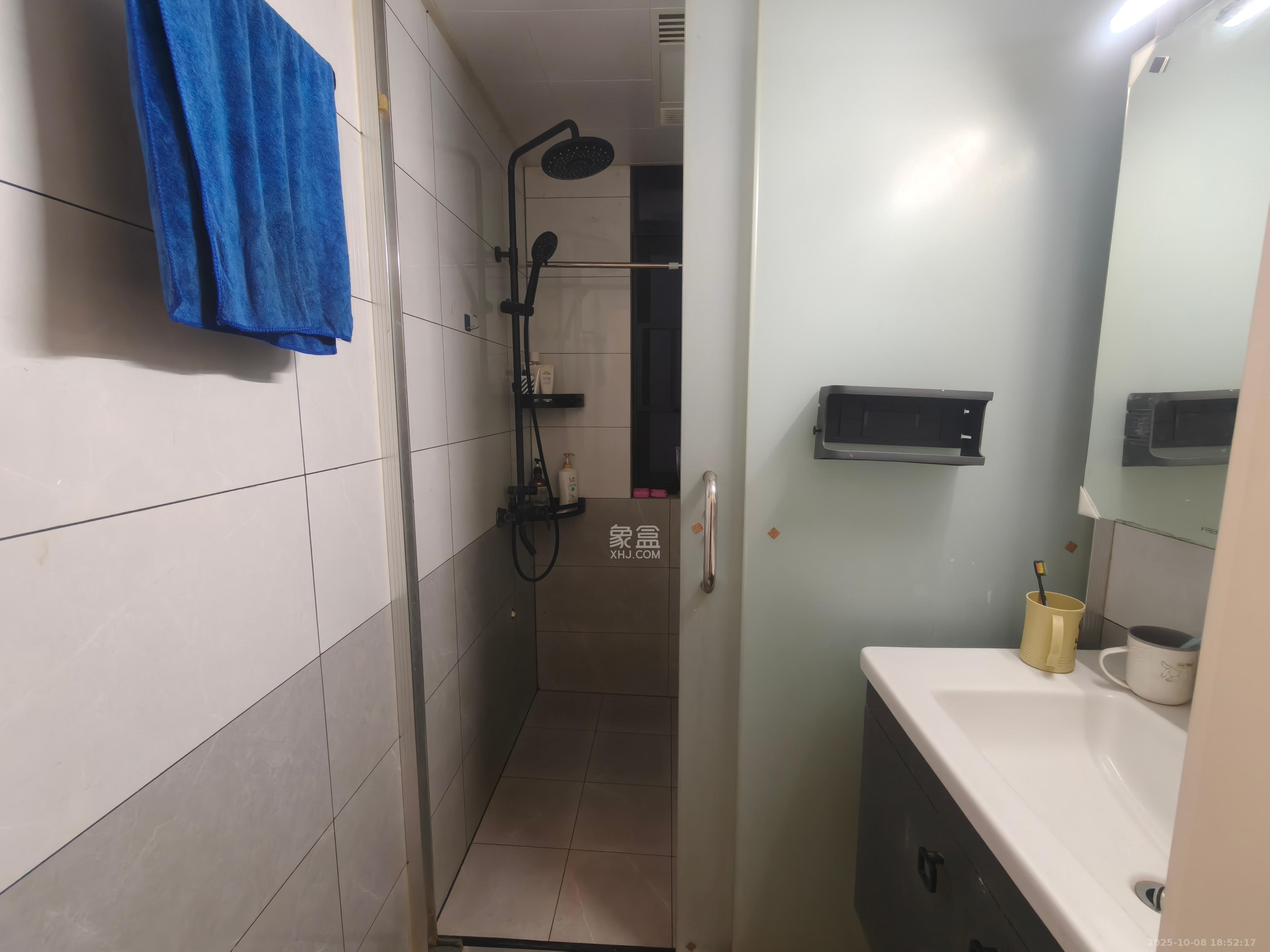 紫华郡 3室2厅1卫 2100.0元/月 紫华郡 3室2厅1卫 2100.0元/月室内图