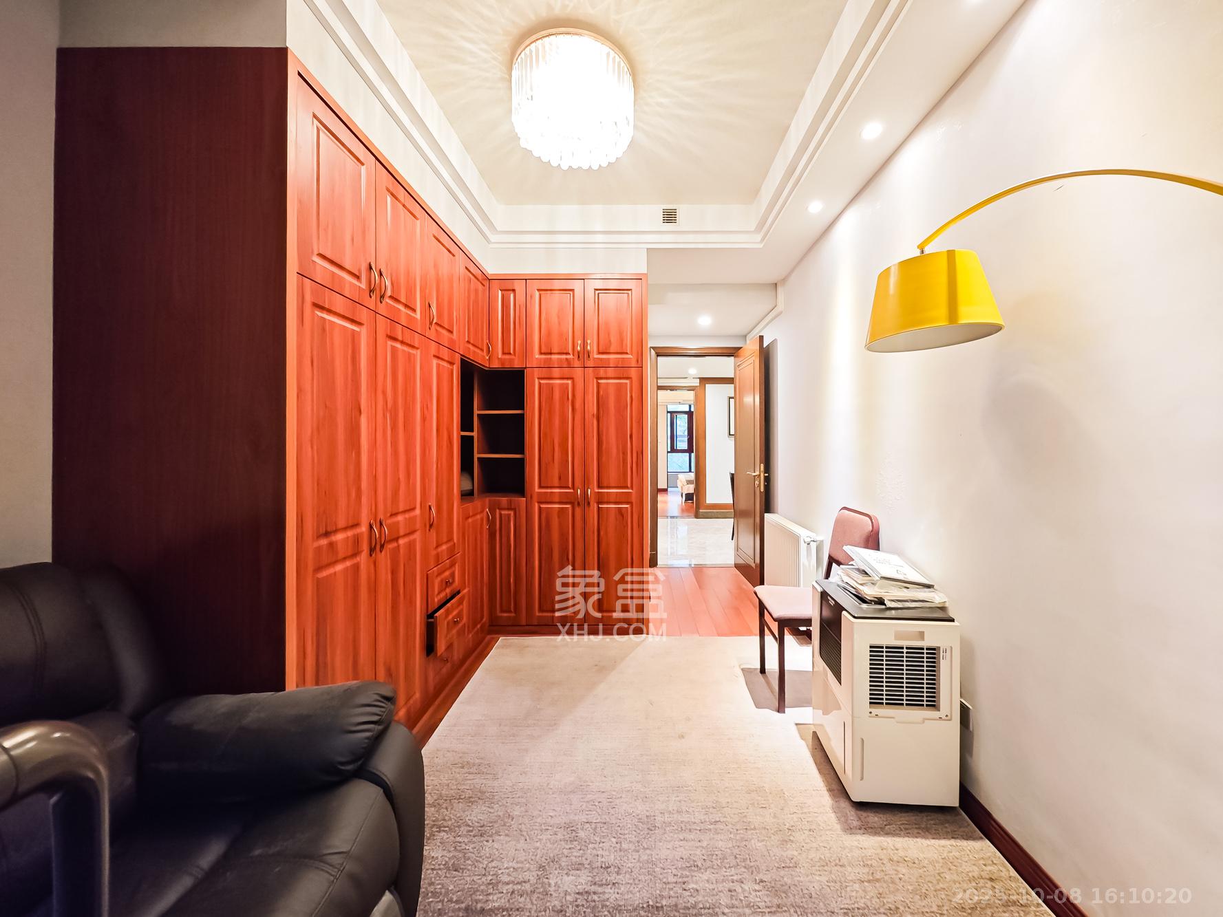 恒大御景天下城一期  3室2厅2卫    186.0万卧室