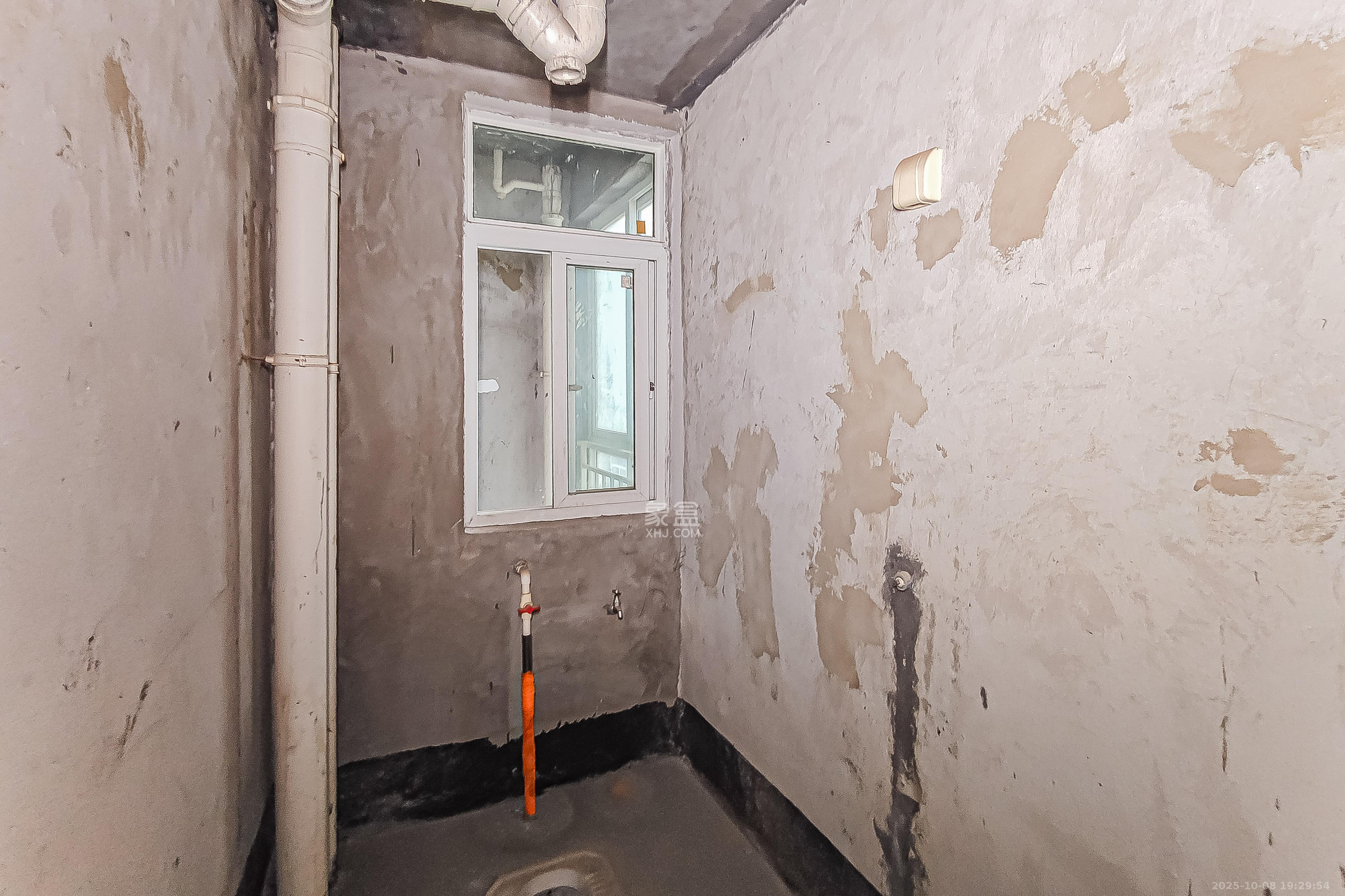 菁华源  3室2厅2卫    79.8万卫生间