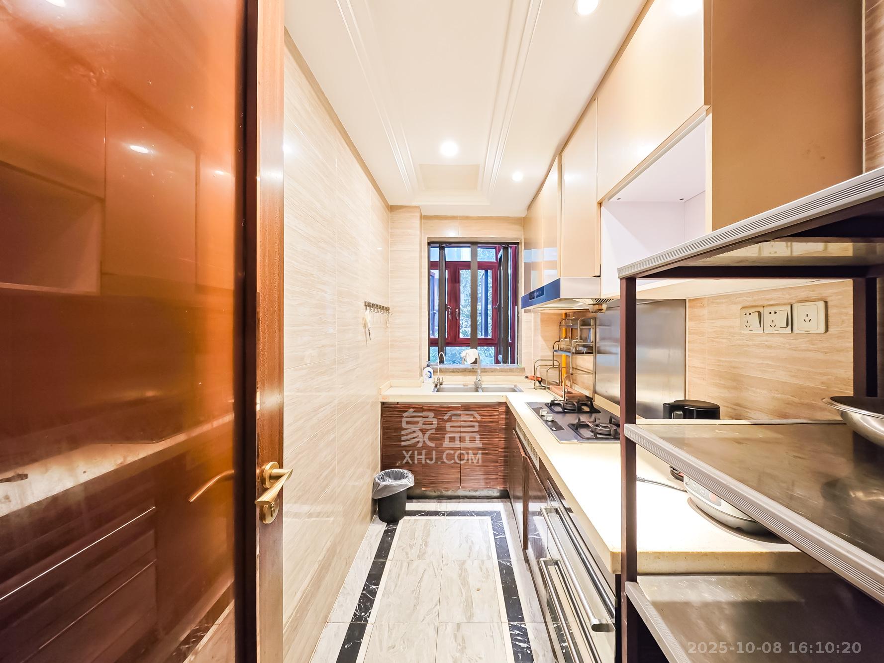 恒大御景天下城一期  3室2厅2卫    186.0万厨房