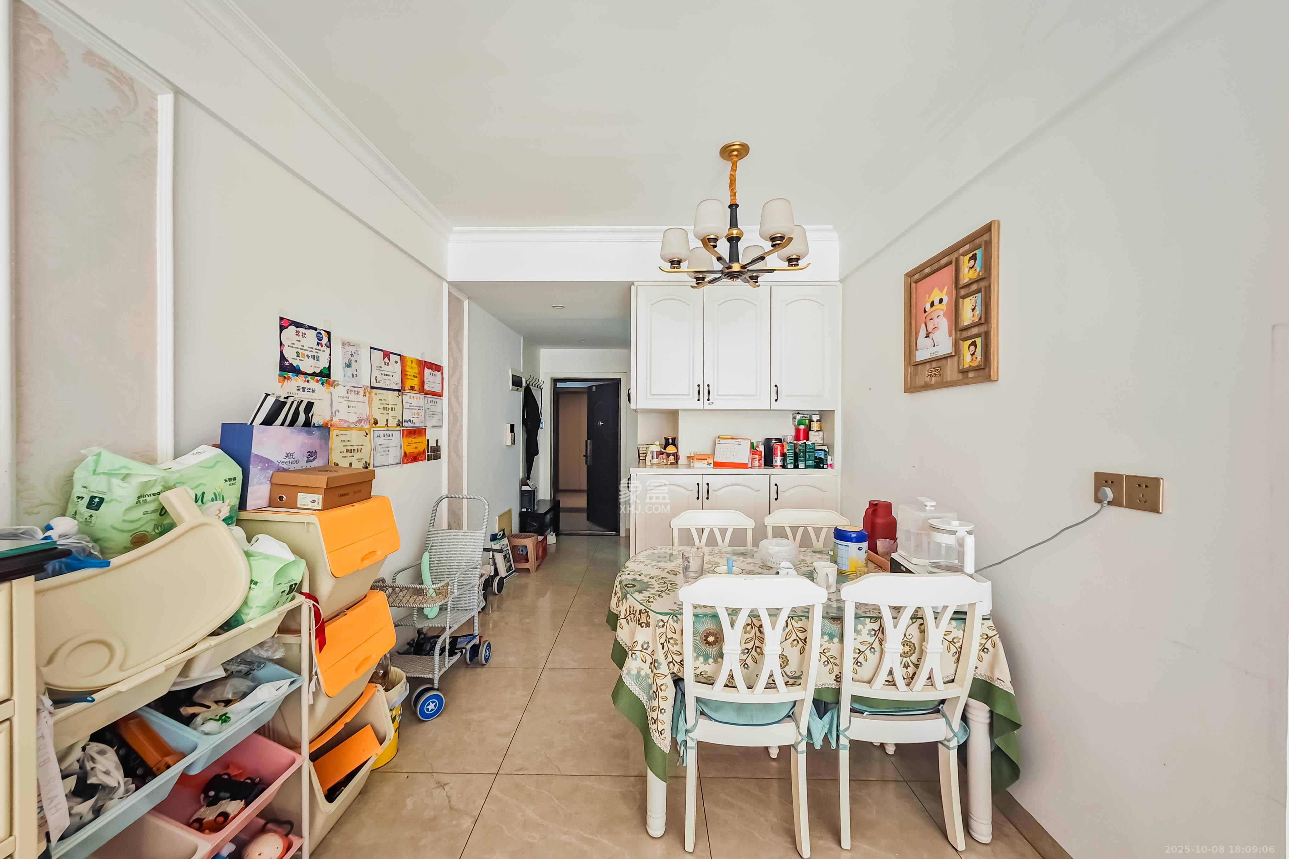 旭辉香樟公馆  3室2厅2卫    89.8万客厅