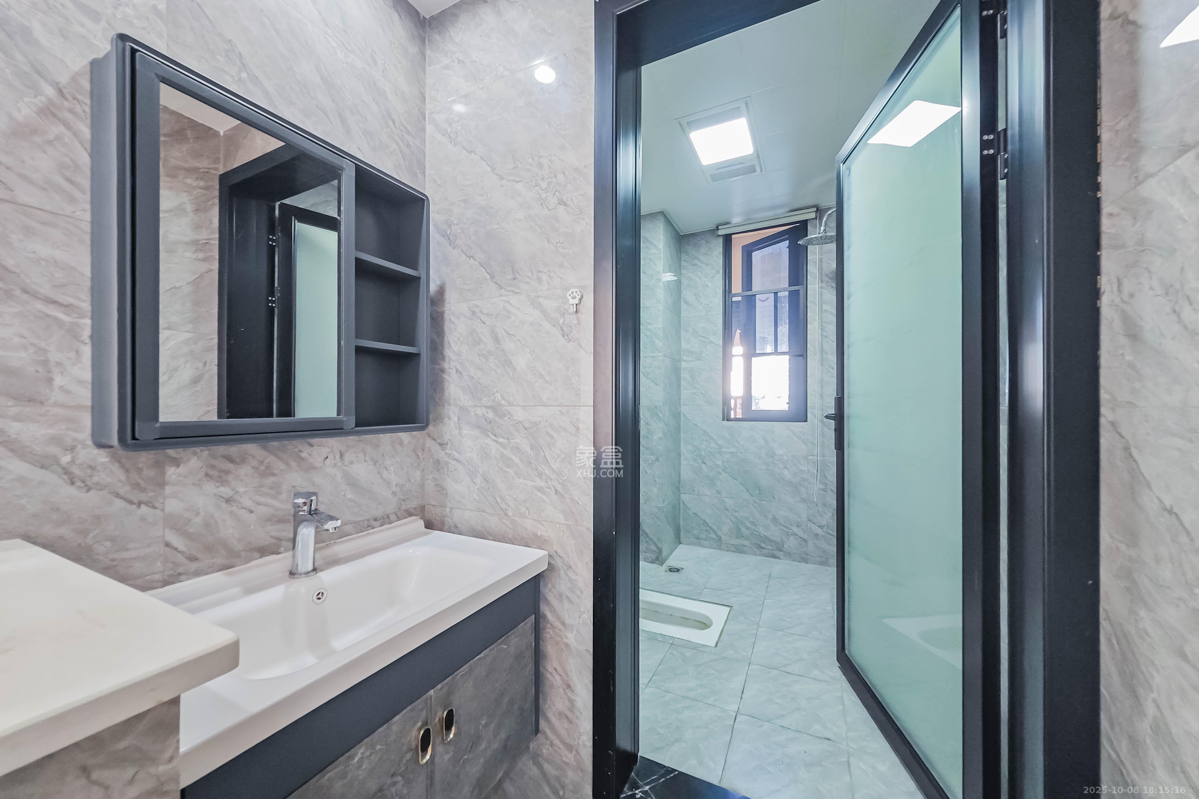 中天星耀城 3室2厅1卫 106.0万 中天星耀城 3室2厅1卫 106.0万卫生间