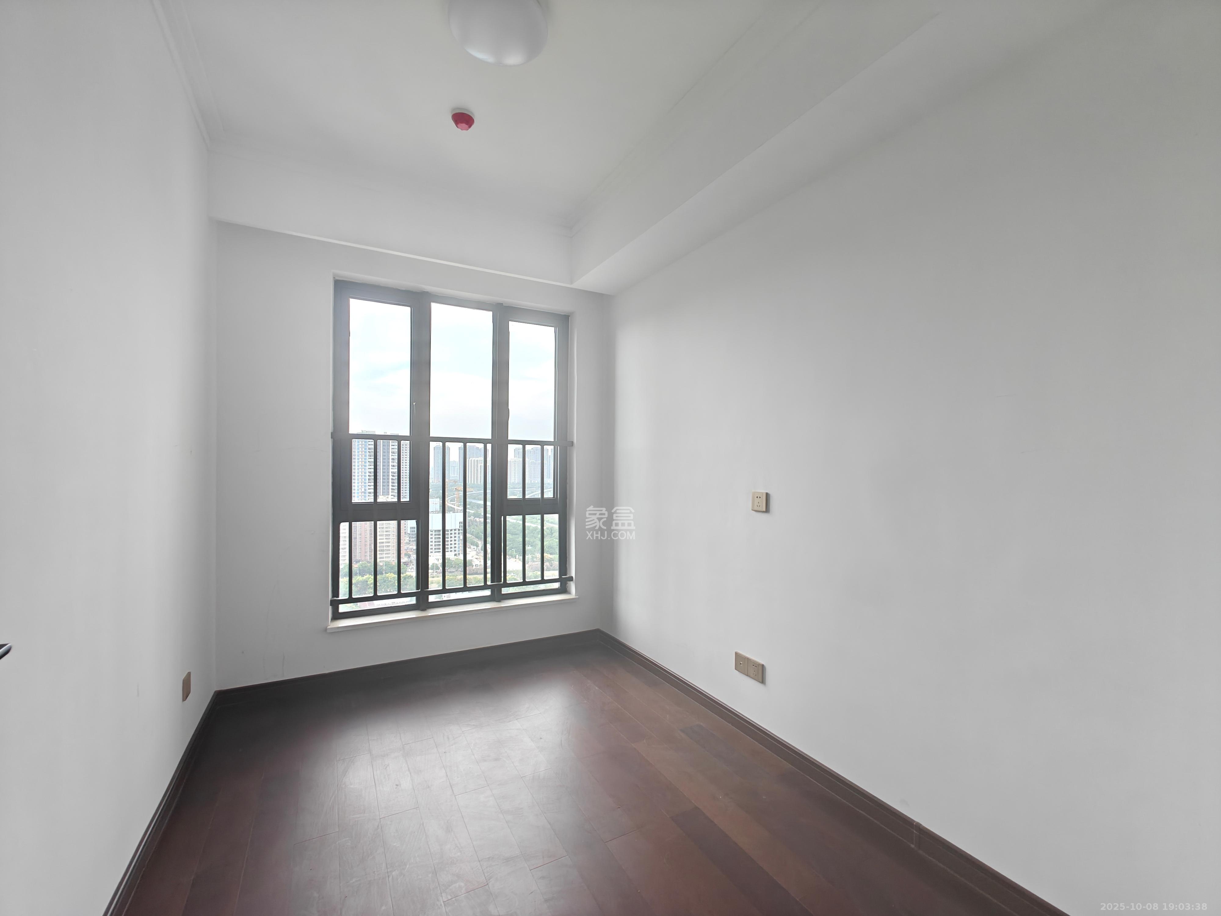 绿地长沙城际空间站(绿地新里佳苑) 4室2厅2卫 3800.0元/月 绿地长沙城际空间站(绿地新里佳苑) 4室2厅2卫 3800.0元/月室内图