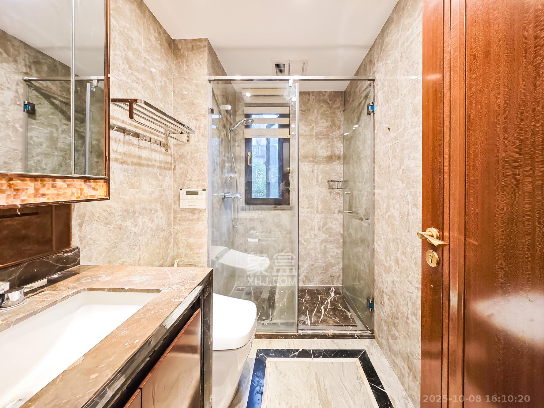 恒大御景天下城一期 3室2厅2卫 186.0万 恒大御景天下城一期 3室2厅2卫 186.0万卫生间