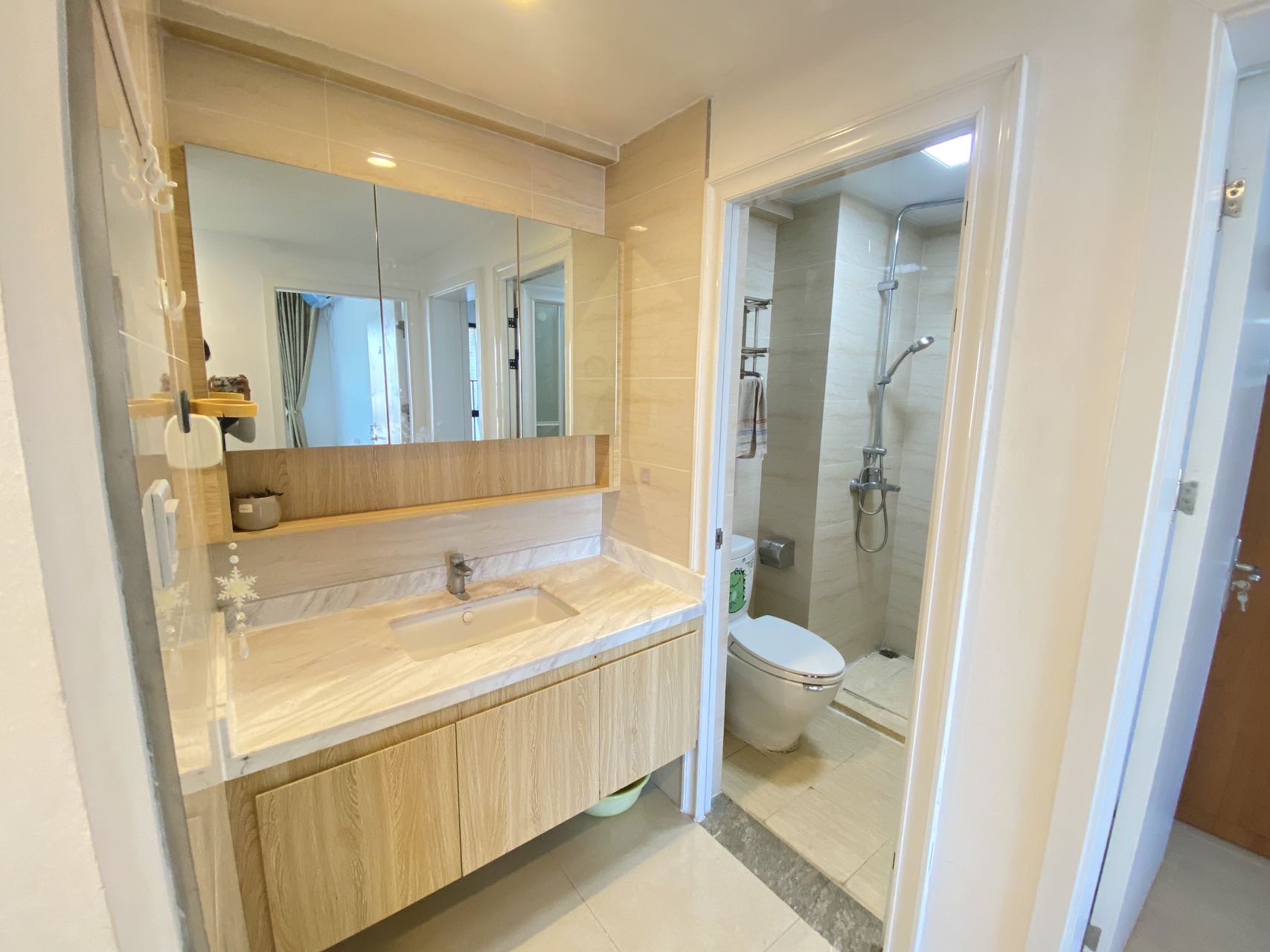 龙昆悦城 2室2厅1卫 2700.0元/月 龙昆悦城 2室2厅1卫 2700.0元/月室内图