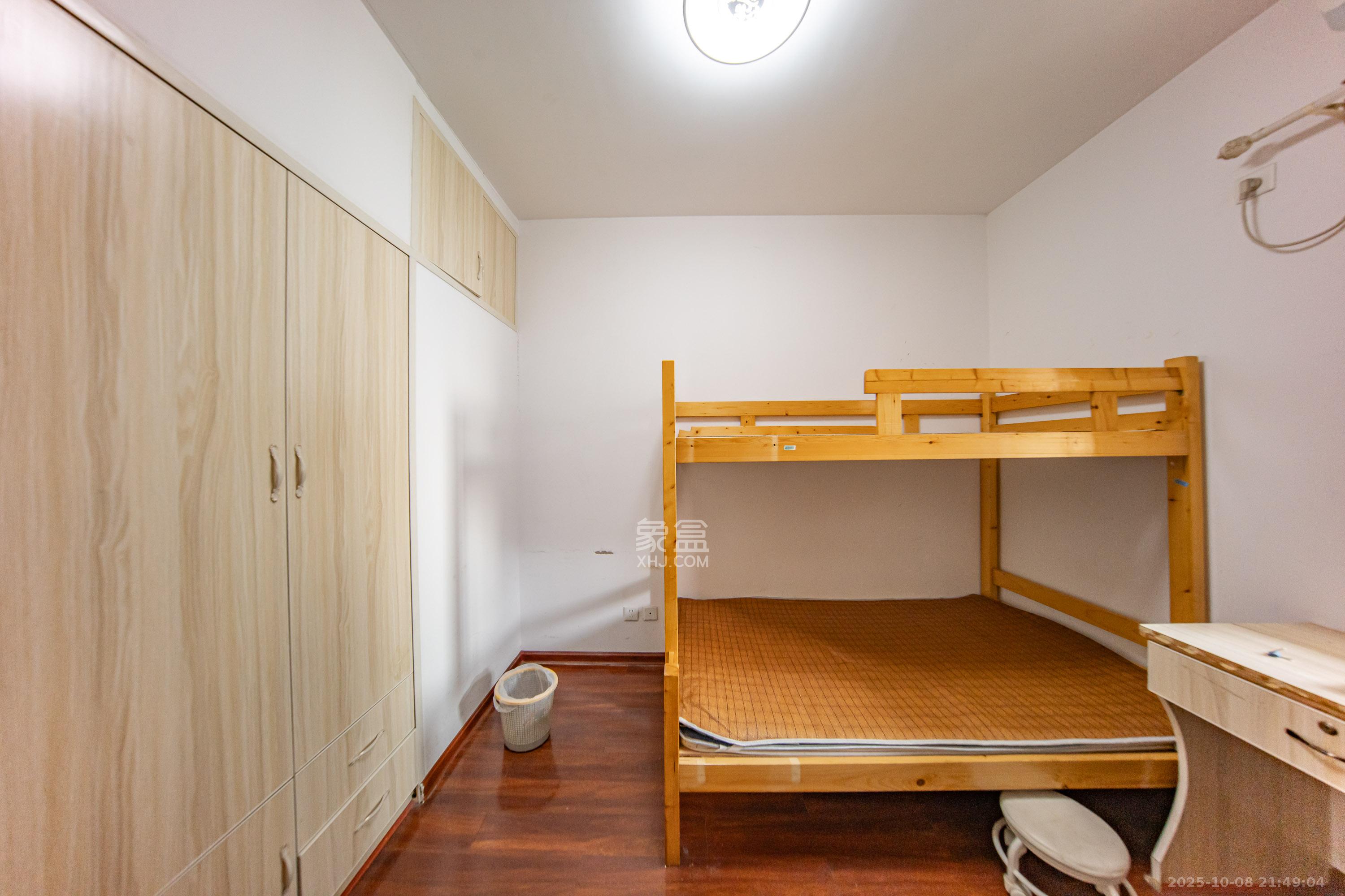 江山帝景雅典  4室2厅1卫    90.0万卧室