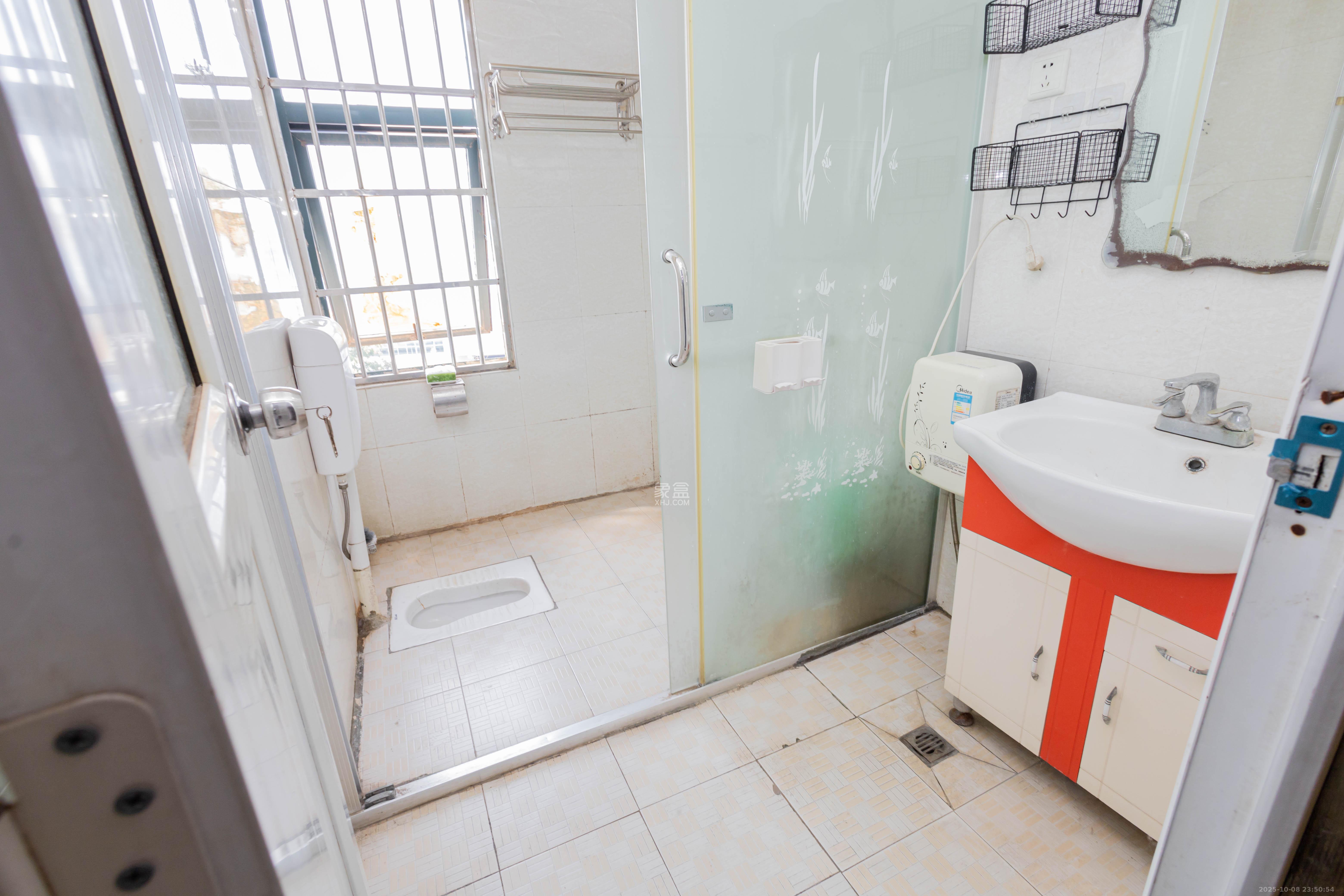 东业早安星城  3室2厅1卫    57.0万卫生间