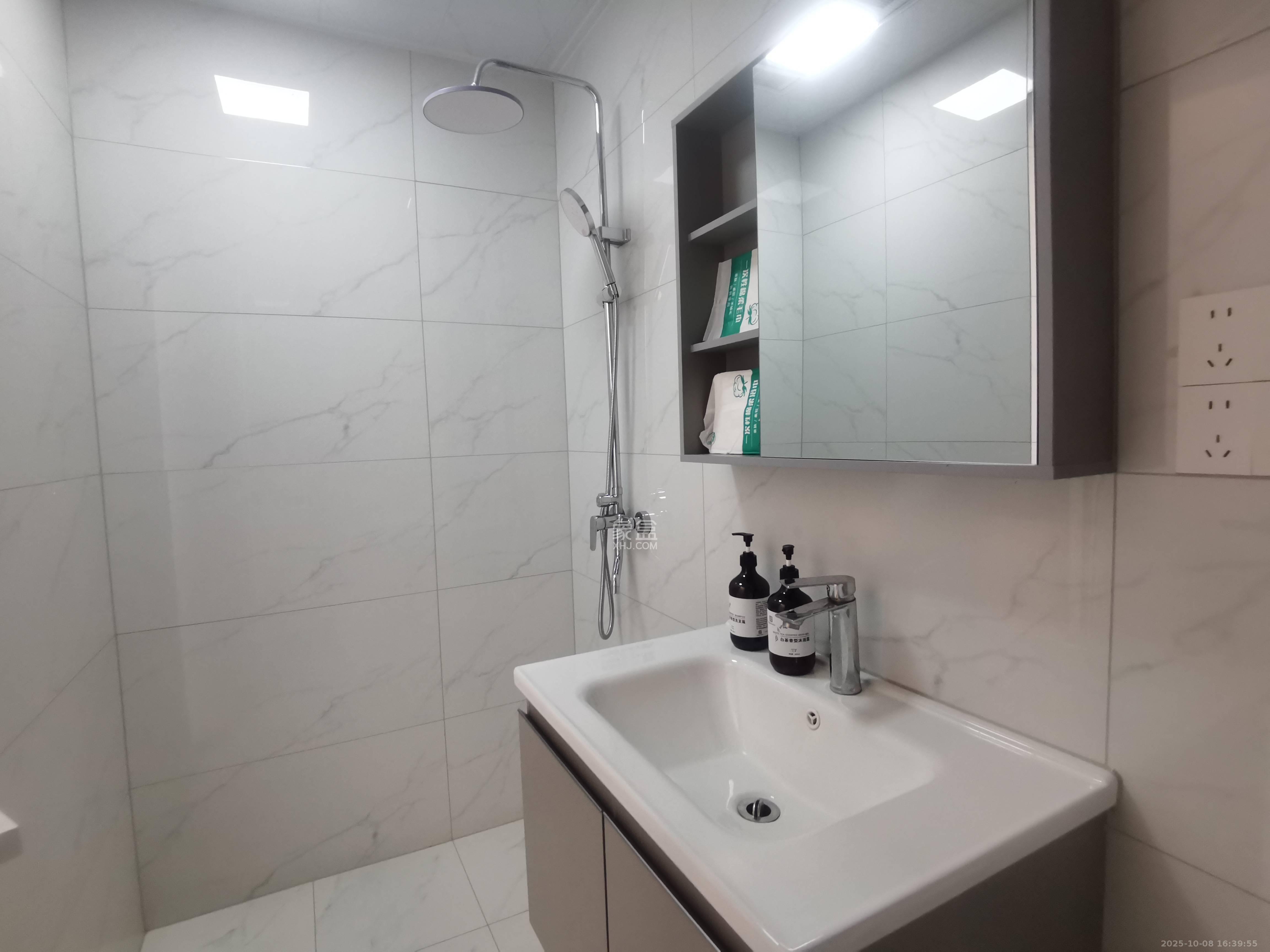 华润置地中心 1室1厅1卫 2500.0元/月 华润置地中心 1室1厅1卫 2500.0元/月室内图