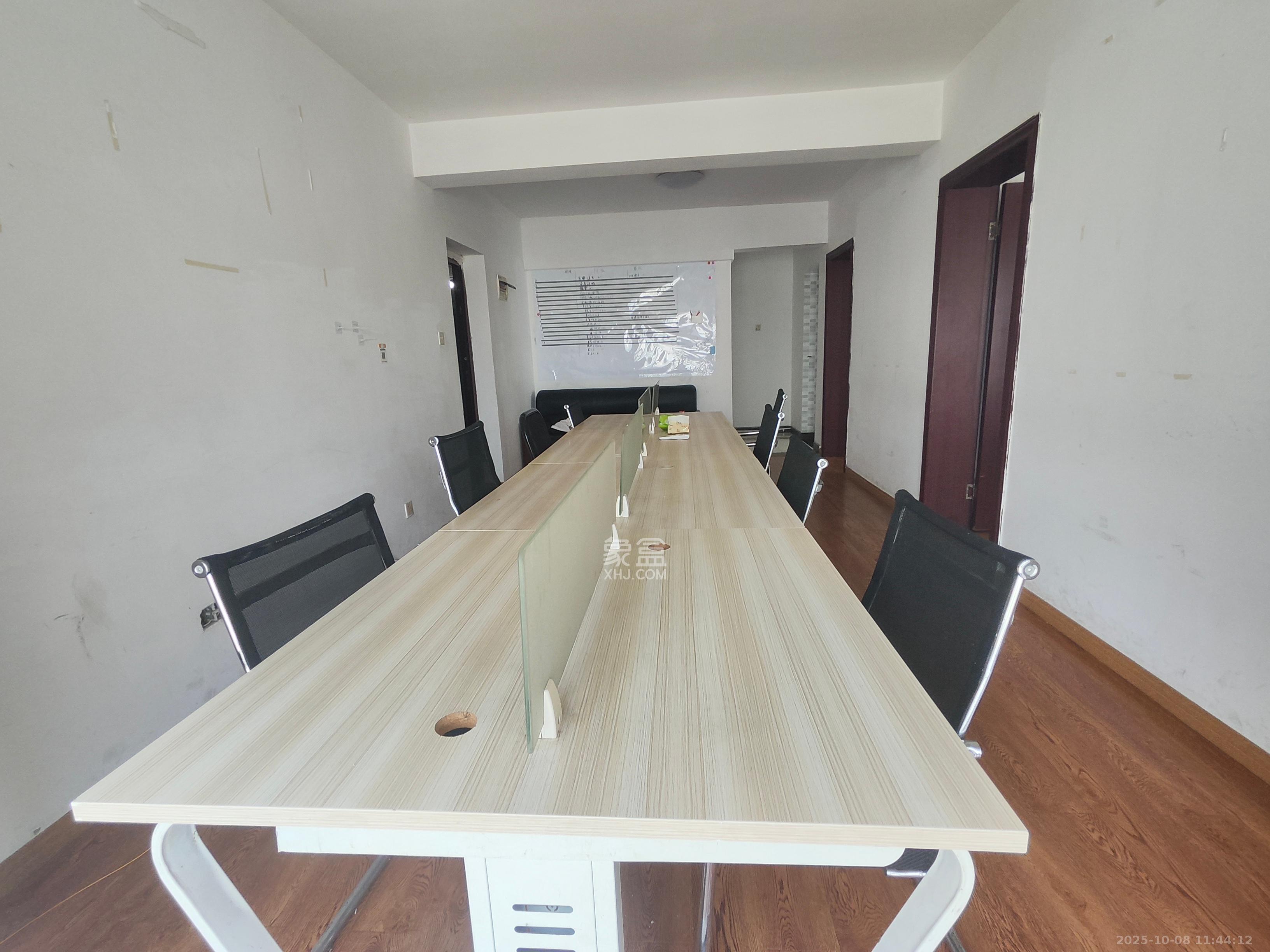 左岸右岸  2室2厅1卫    2500.0元/月 左岸右岸  2室2厅1卫    2500.0元/月室内图