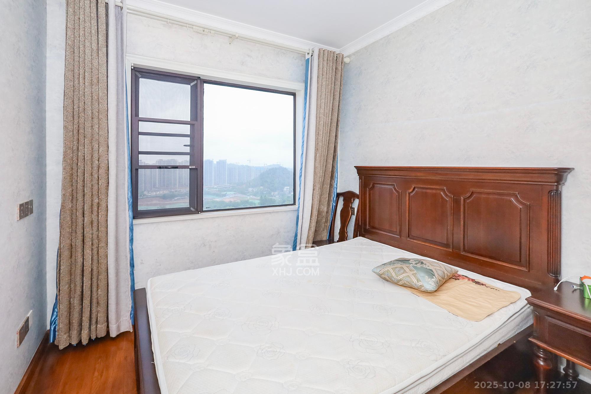 钰龙天下二期（钰龙佳园）  5室2厅2卫    292.0万卧室