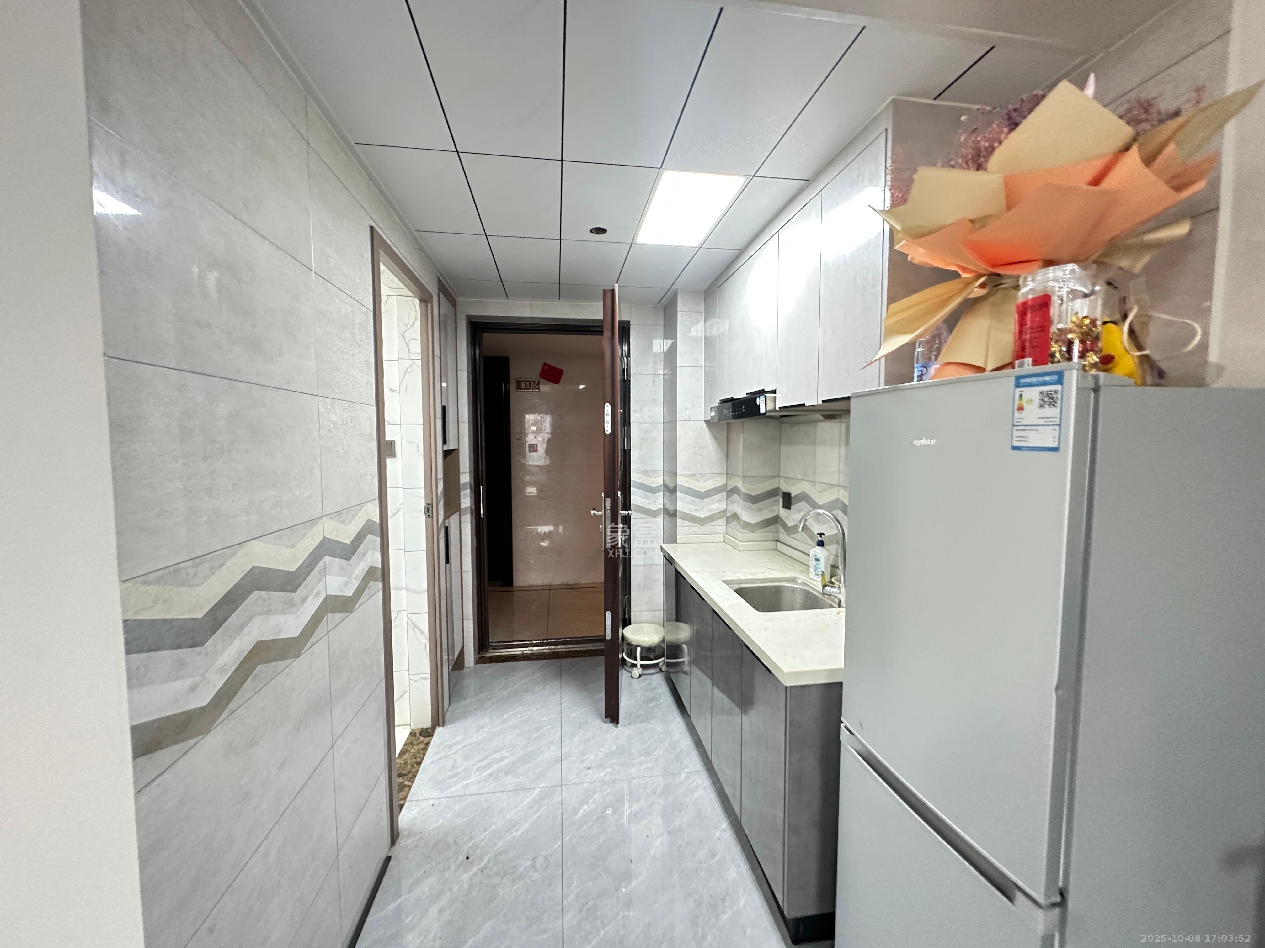 中海珑悦府  1室1厅1卫    1400.0元/月室内图