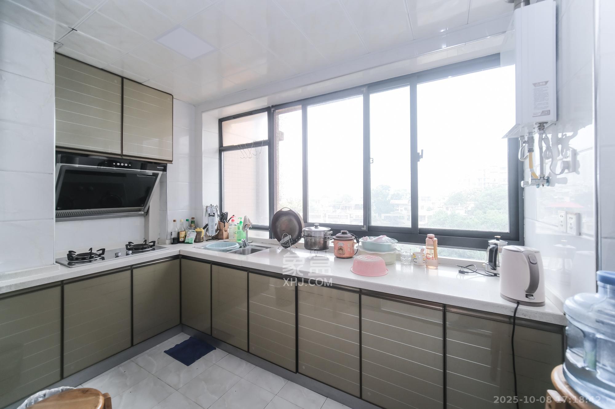 山水湾  1室1厅1卫    32.8万厨房