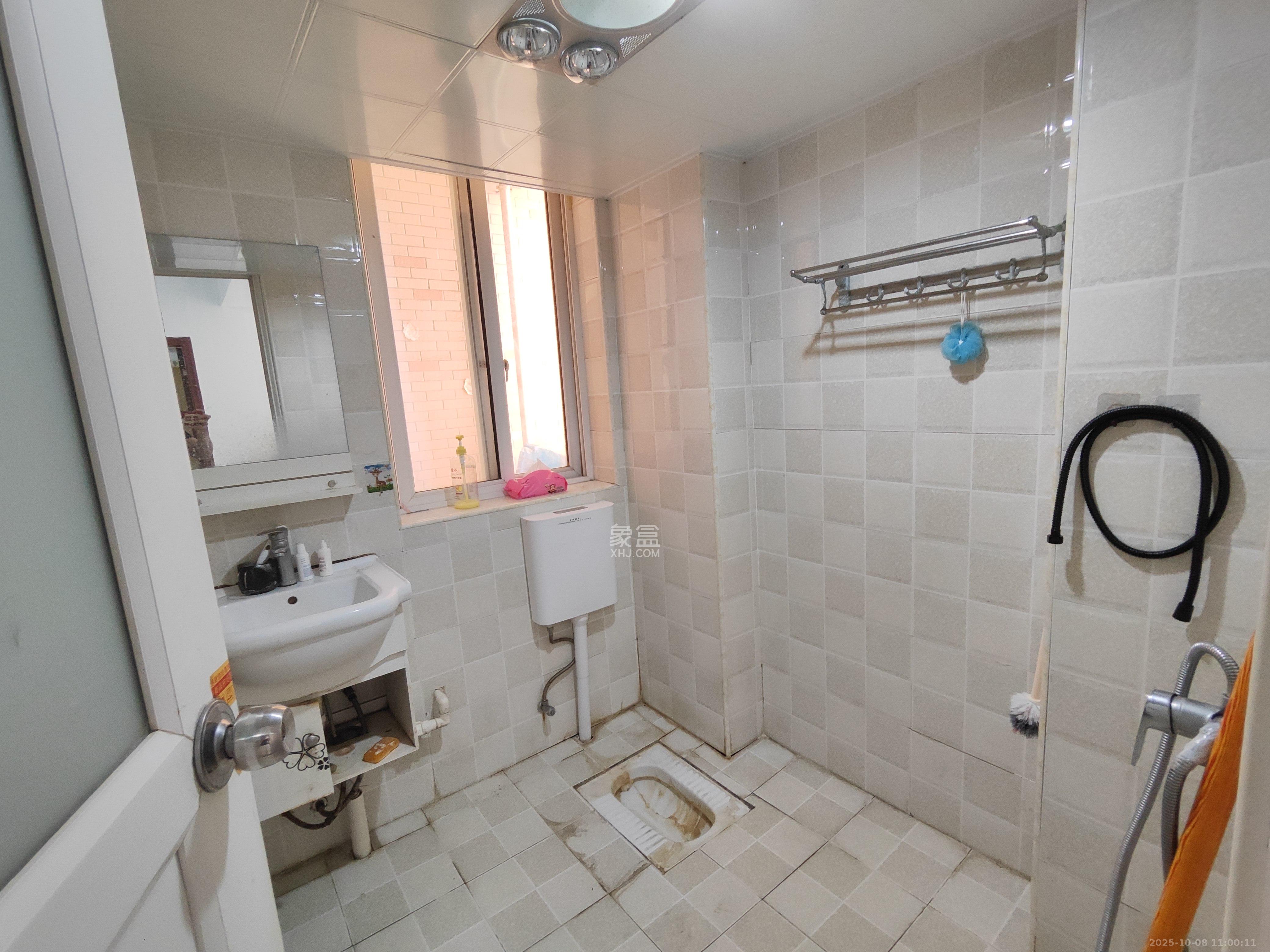 圣力华苑 2室2厅1卫 1300.0元/月 圣力华苑 2室2厅1卫 1300.0元/月室内图