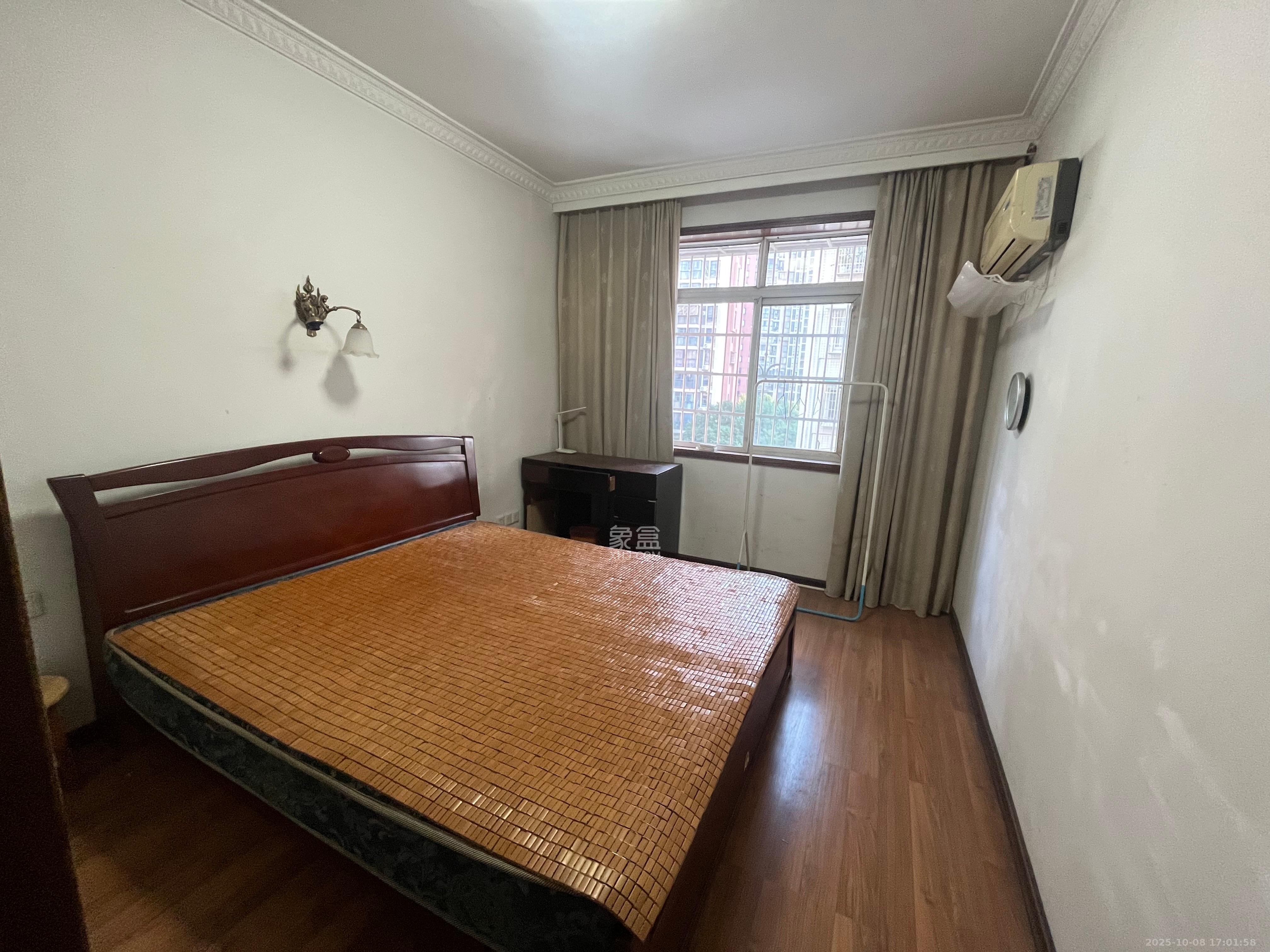 长重机械厂宿舍  2室1厅1卫    1300.0元/月室内图