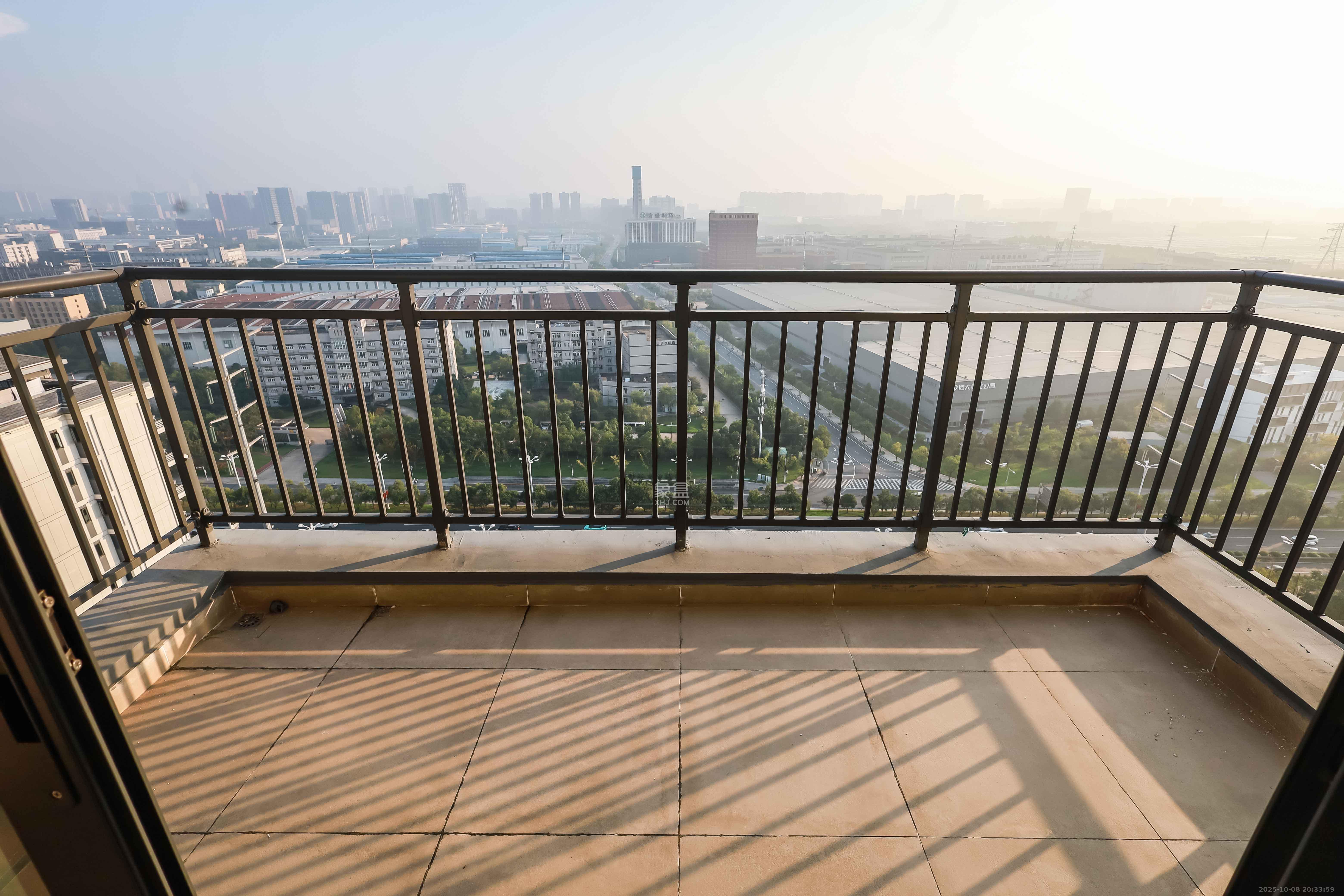 保利恒伟时光印象  4室2厅2卫    103.8万阳台