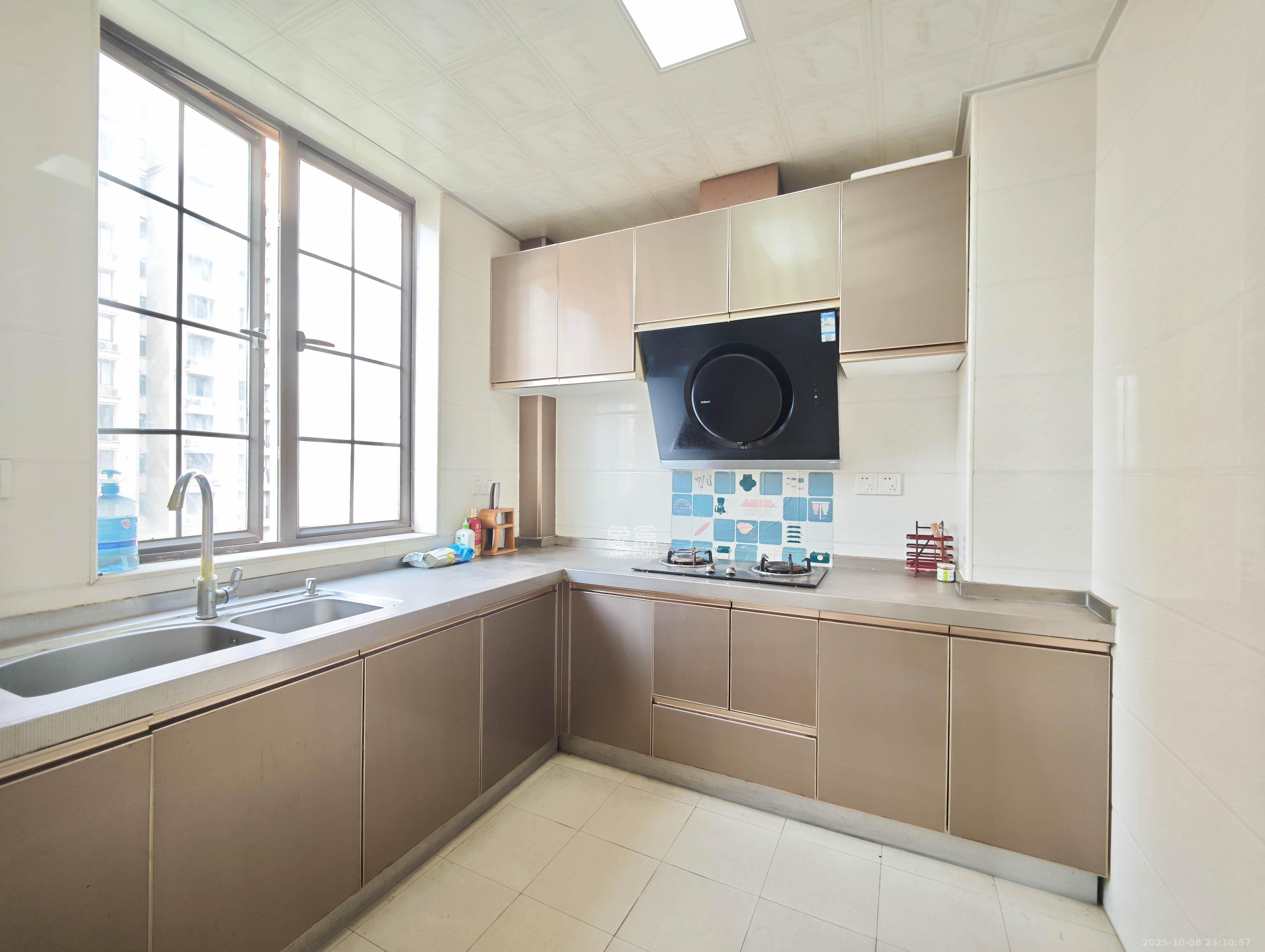 宏聚地中海  4室2厅2卫    128.0万其他