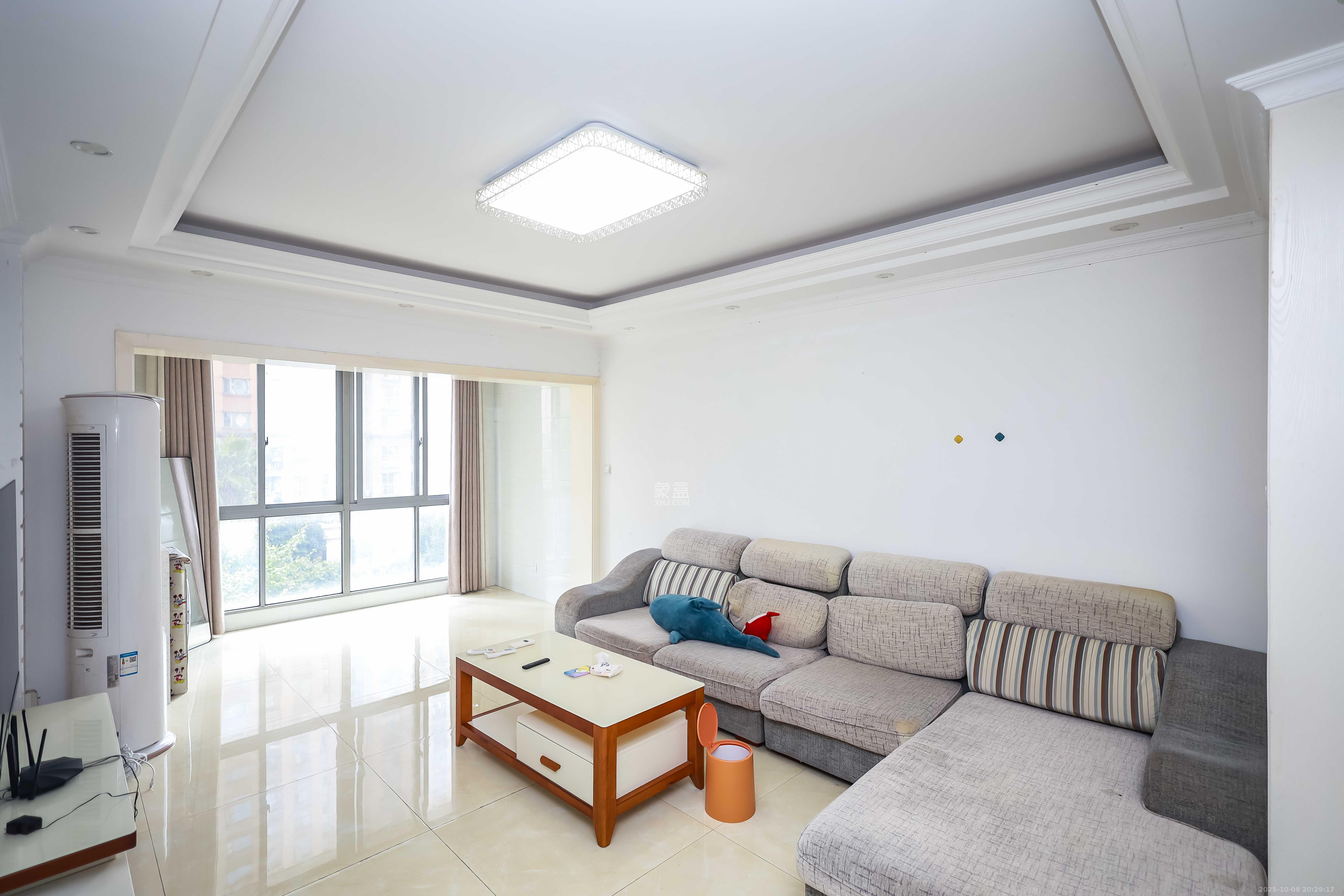 潇湘奥林匹克花园 3室2厅1卫 88.0万 潇湘奥林匹克花园 3室2厅1卫 88.0万客厅