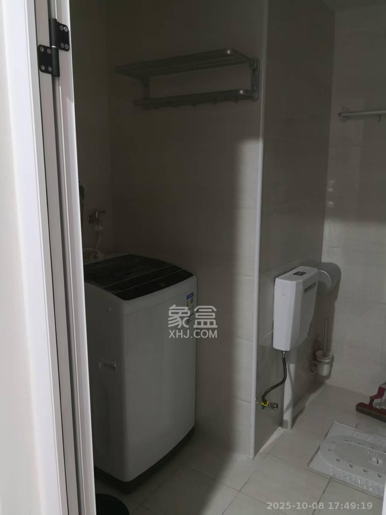 东方航标  1室1厅1卫    1300.0元/月室内图