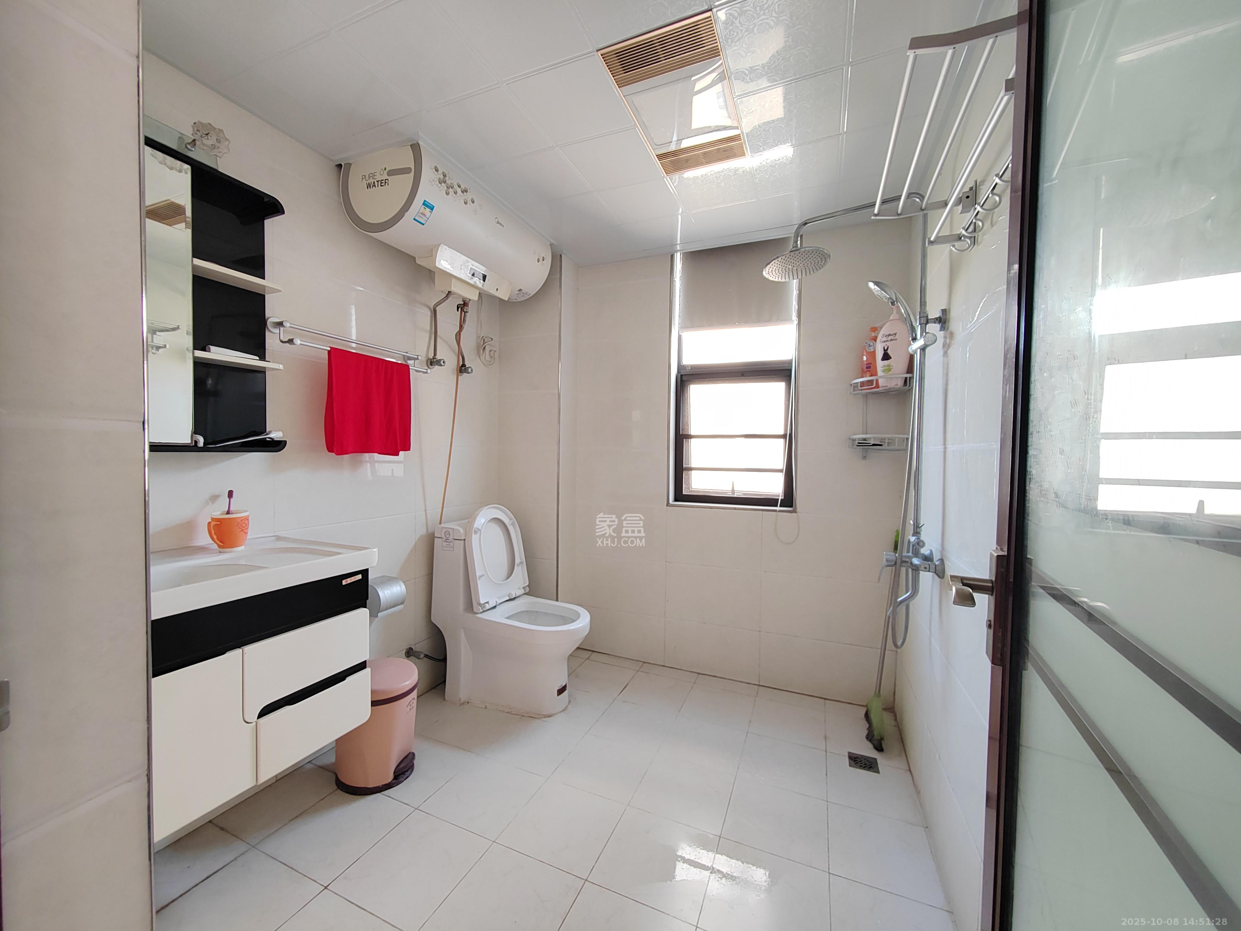 文景领秀  3室2厅2卫    2500.0元/月 文景领秀  3室2厅2卫    2500.0元/月室内图