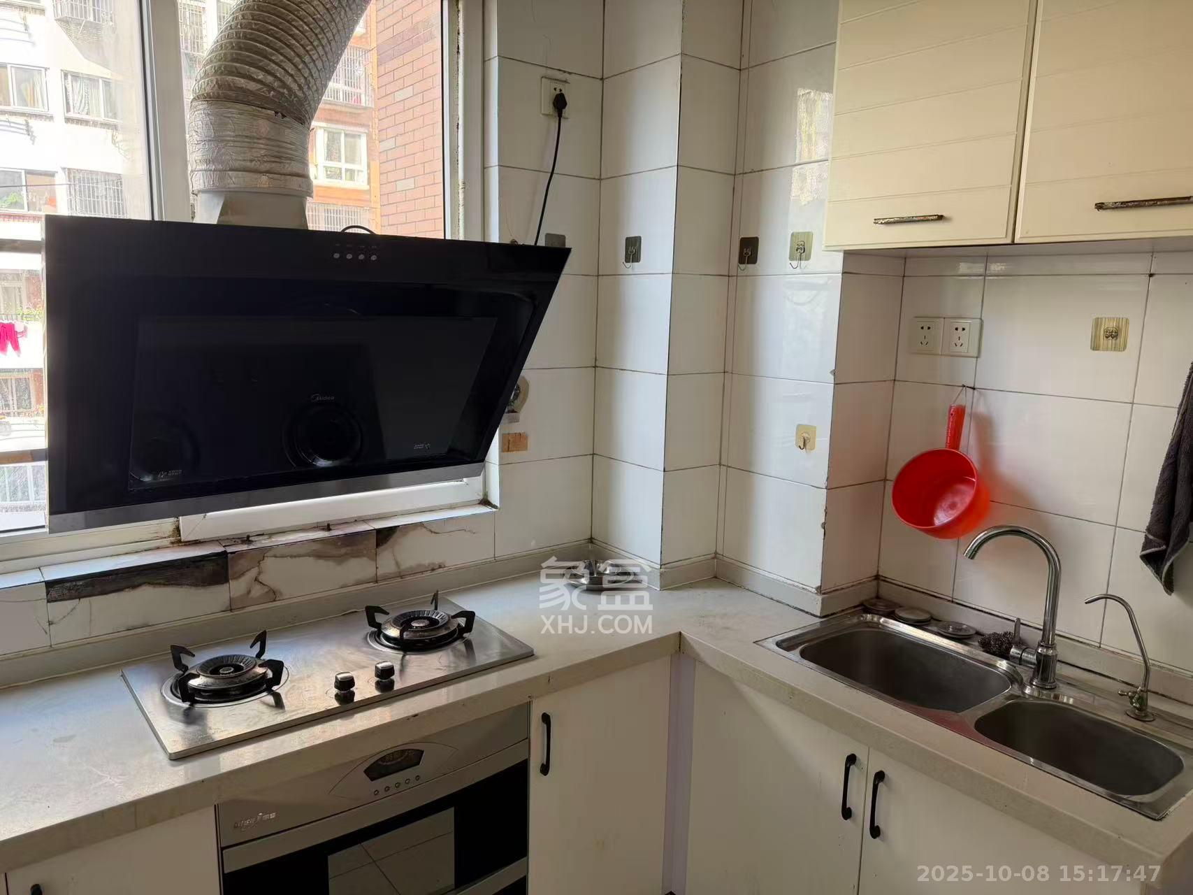 晶华美地 3室2厅2卫 2000.0元/月 晶华美地 3室2厅2卫 2000.0元/月室内图