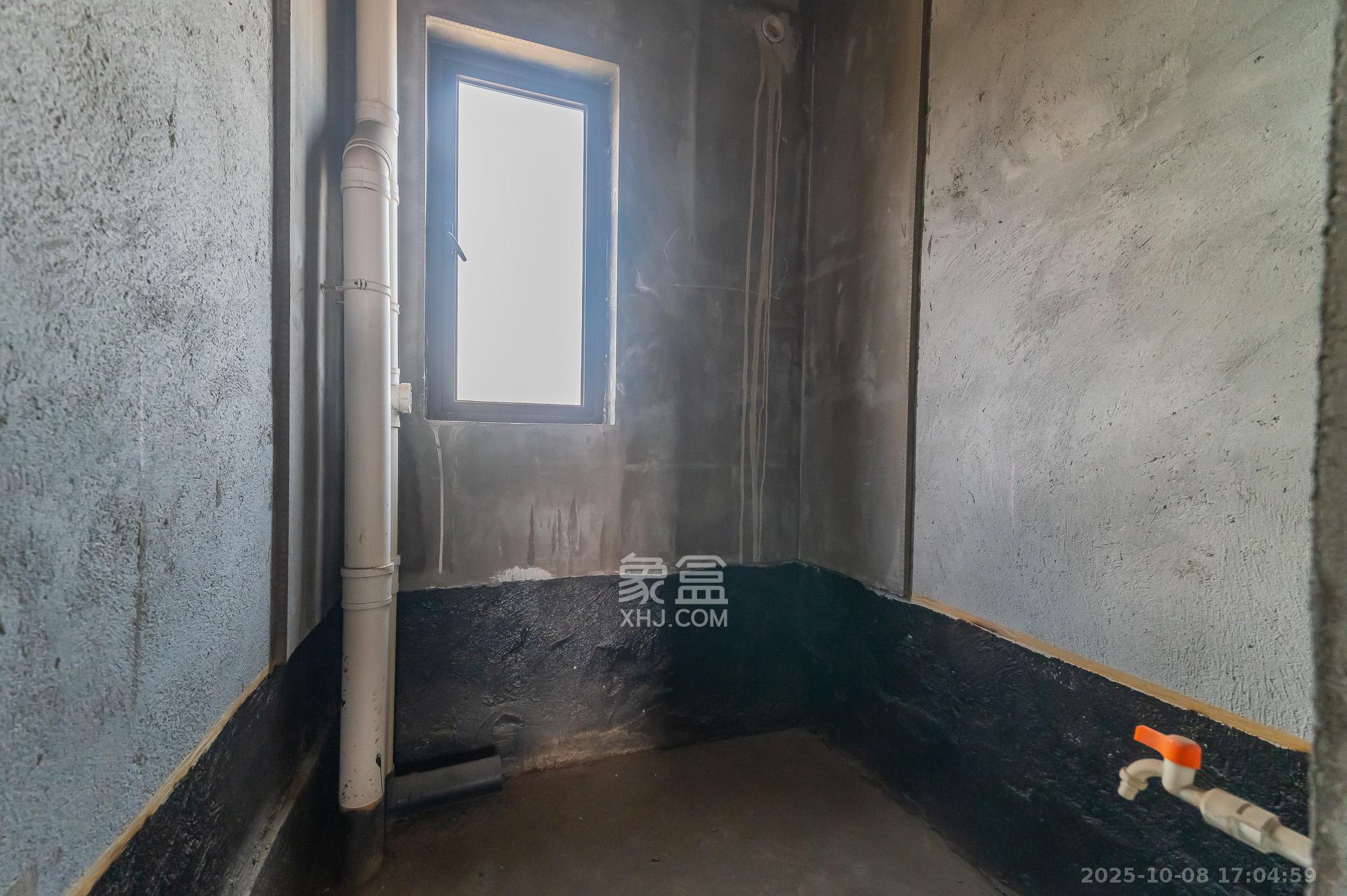 华润置地广场二期  4室2厅2卫    85.0万其他