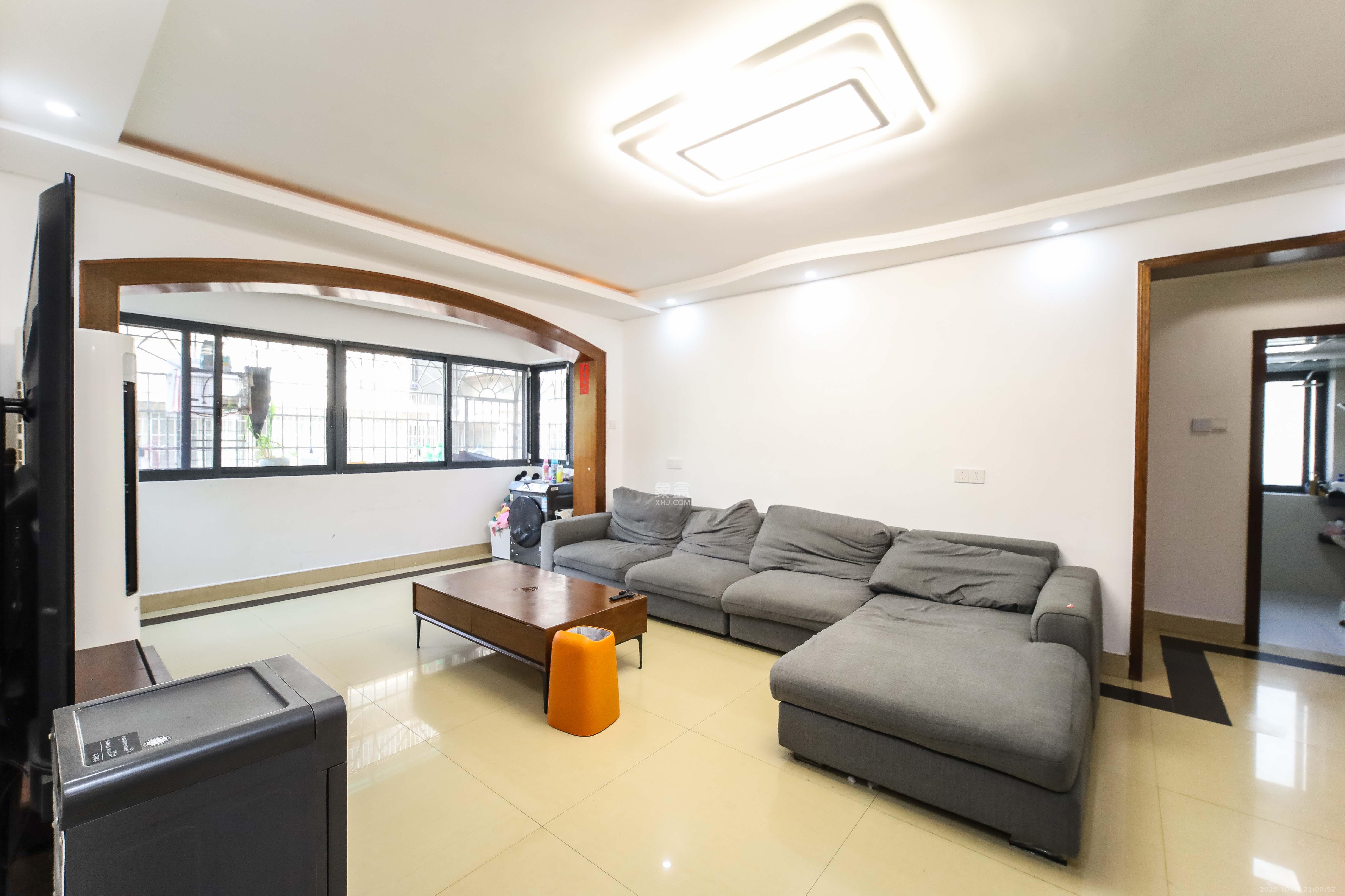 安泰新村 4室2厅2卫 95.0万 安泰新村 4室2厅2卫 95.0万客厅